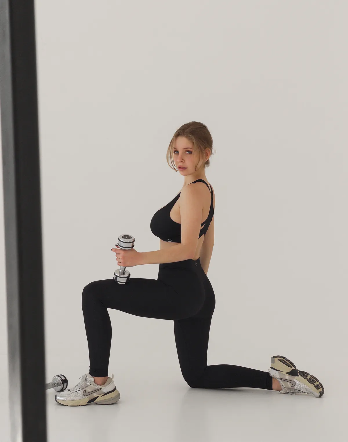 Лосини спортивні з високою посадкою та поясом зі швами у рубчик, чорний - Фото 4