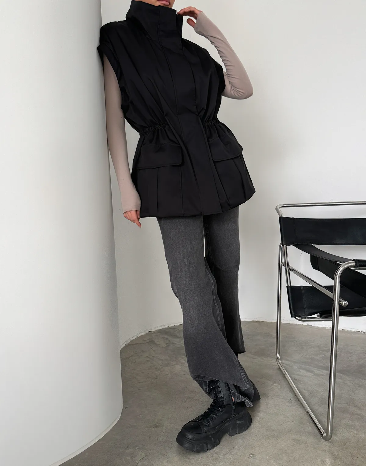 Куртка-трансформер з відстібними рукавами, чорна - Фото 7