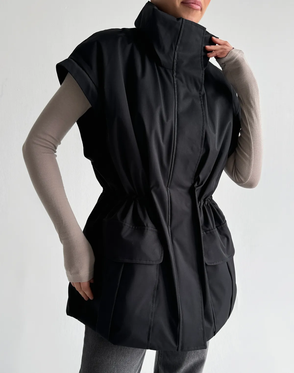 Куртка-трансформер з відстібними рукавами, чорна - Фото 6