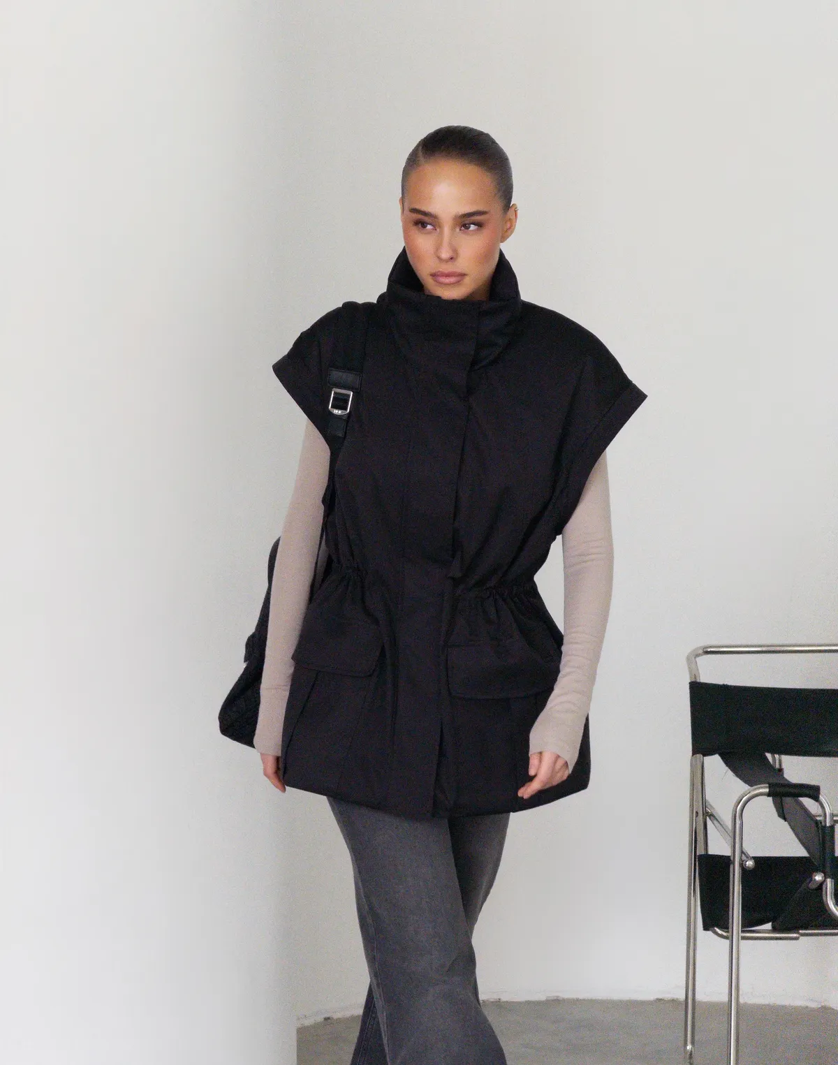 Куртка-трансформер з відстібними рукавами, чорна - Фото 5