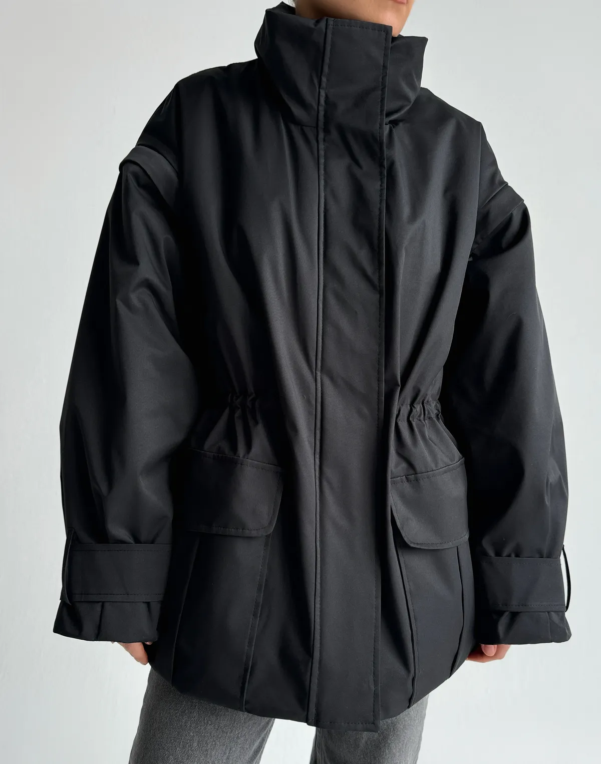 Куртка-трансформер з відстібними рукавами, чорна - Фото 1