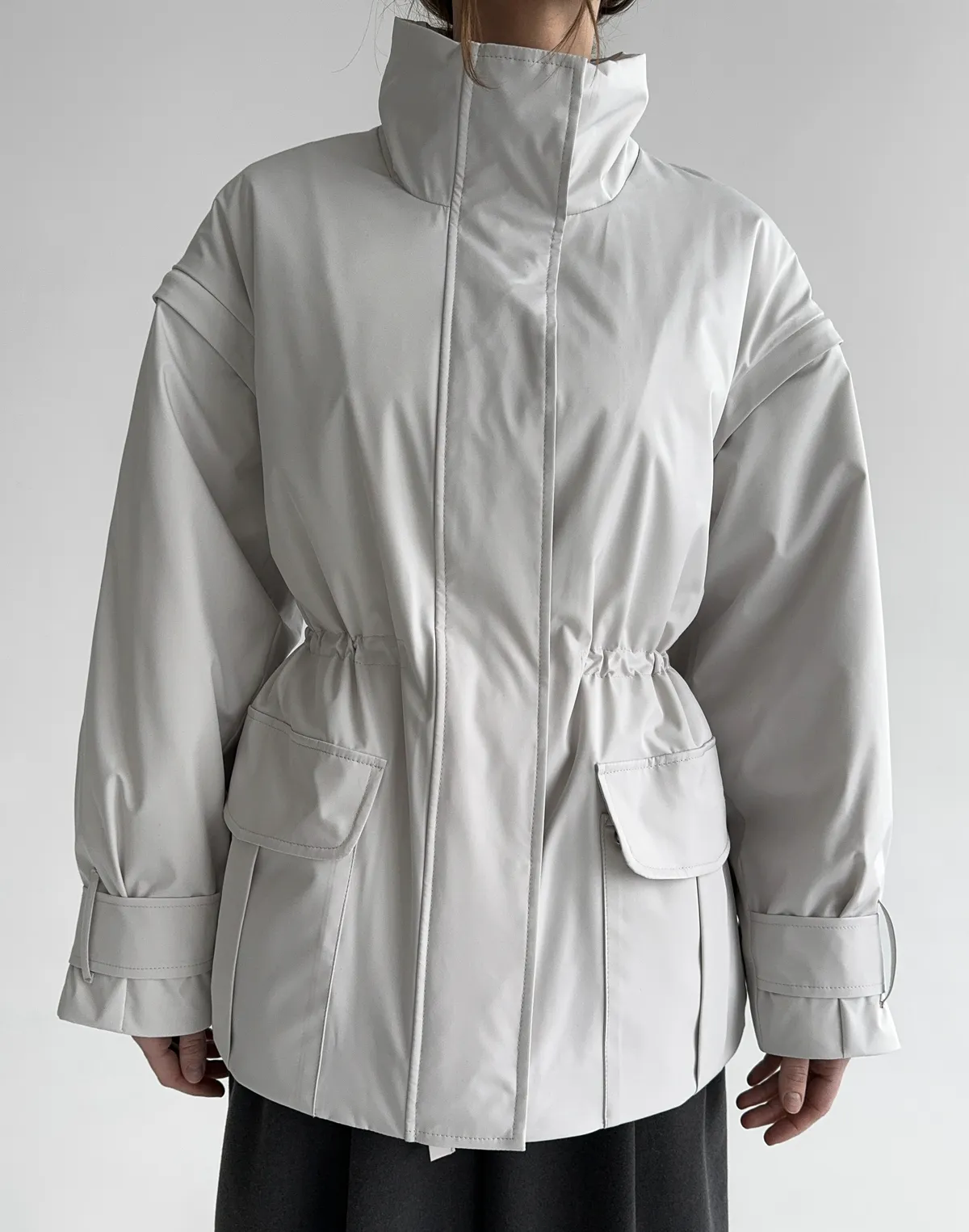 Куртка-трансформер з відстібними рукавами, молочна - Фото 1