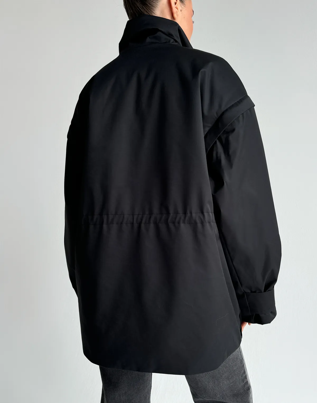 Куртка-трансформер з відстібними рукавами, чорна - Фото 2