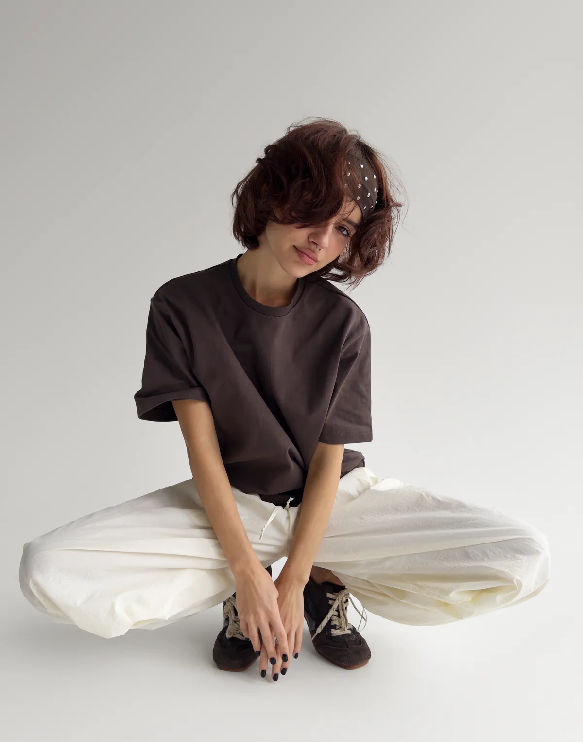 Футболка вільного крою жіноча зі супер щільного котону з логотипом, темний шоколад - Фото 8