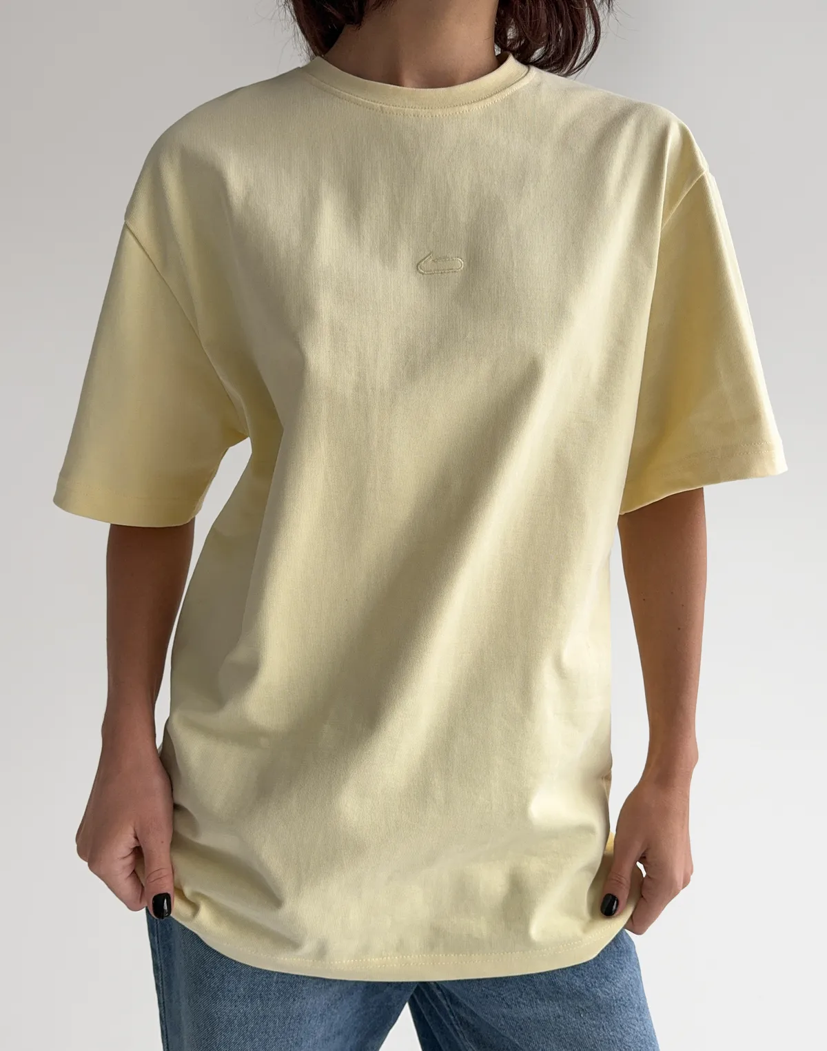 Футболка вільного крою жіноча зі супер щільного котону з логотипом, світло-жовта - Фото 1