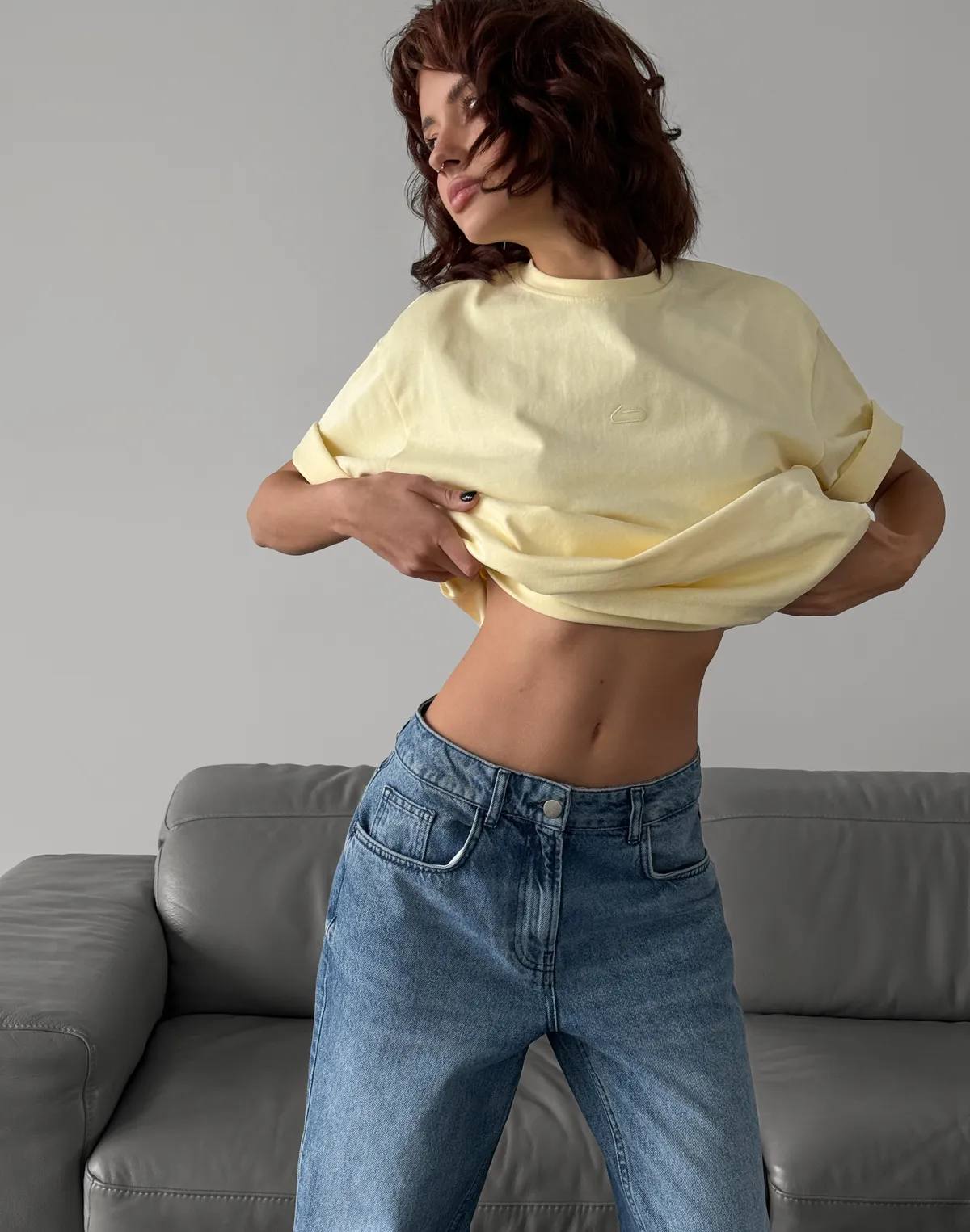 Футболка вільного крою жіноча зі супер щільного котону з логотипом, світло-жовта - Фото 7