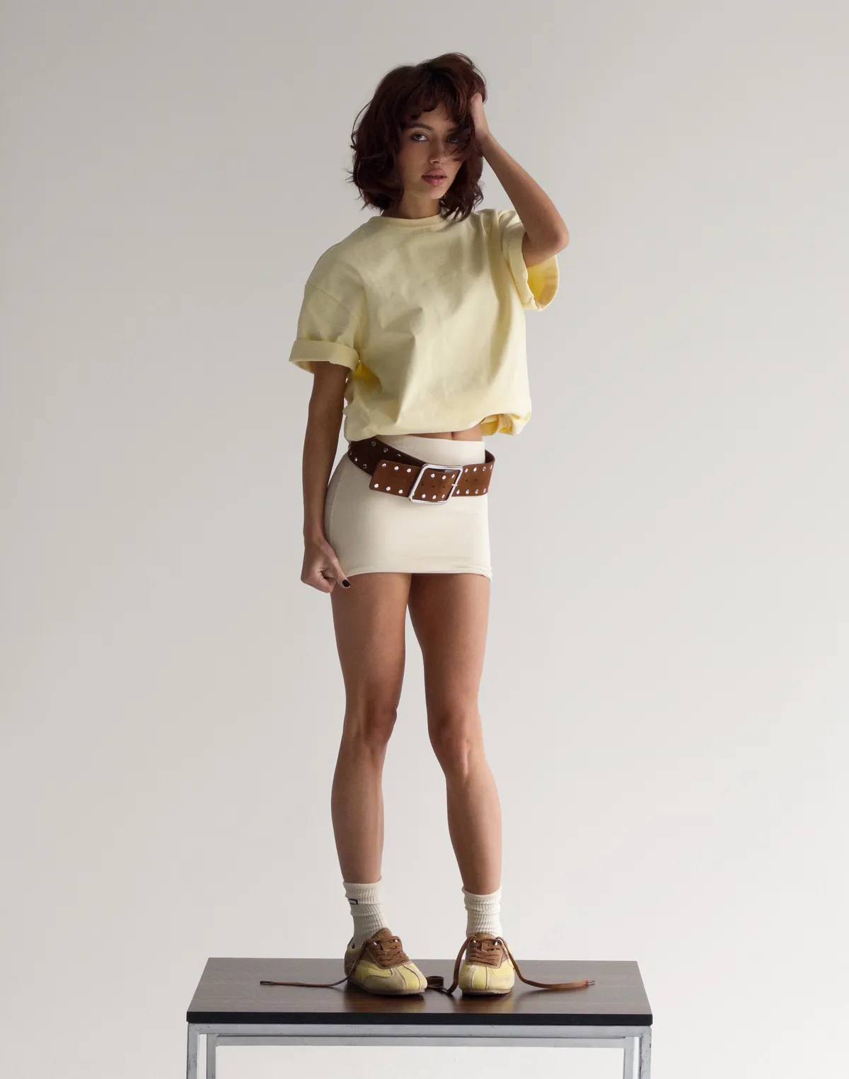 Футболка вільного крою жіноча зі супер щільного котону з логотипом, світло-жовта - Фото 6