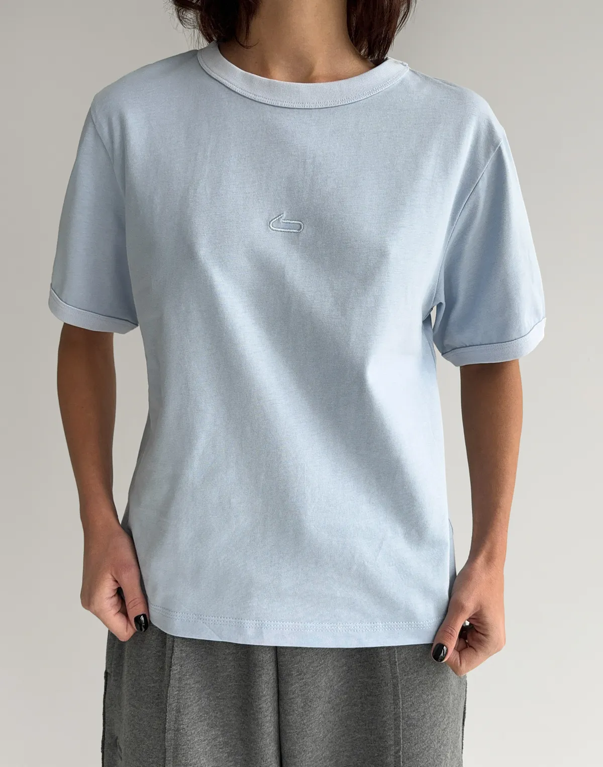 Футболка приталена, блакитна - Фото 1