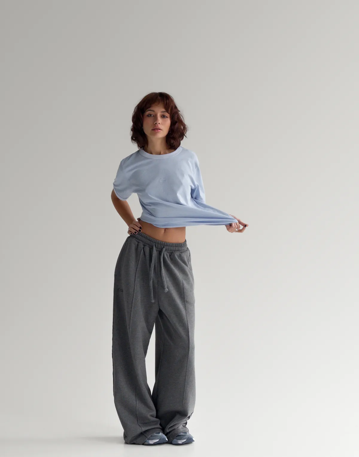 Футболка приталена, блакитна - Фото 4