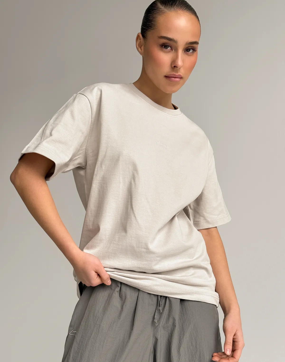 Футболка вільного крою жіноча зі супер щільного котону з логотипом, класичний беж - Фото 5