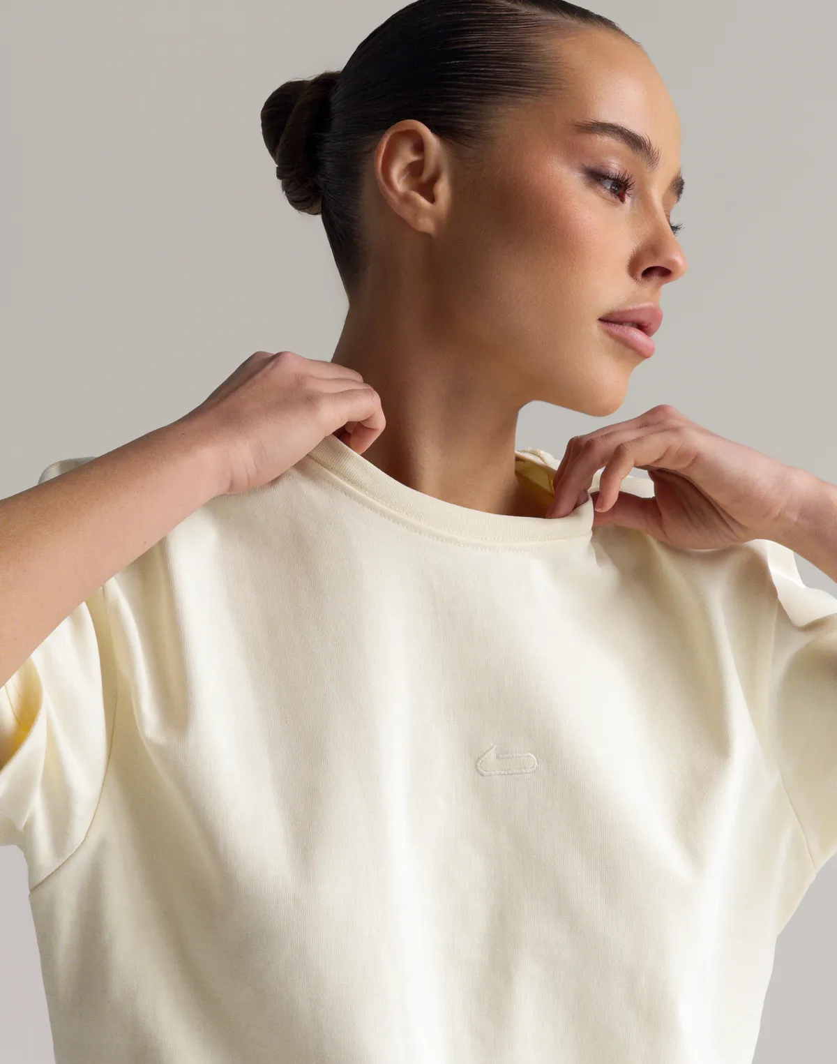 Футболка вільного крою жіноча зі супер щільного котону з логотипом, нюдово жовта - Фото 5