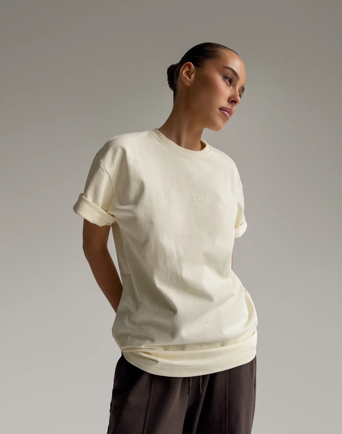 Футболка вільного крою жіноча зі супер щільного котону з логотипом, нюдово жовта - Фото 4