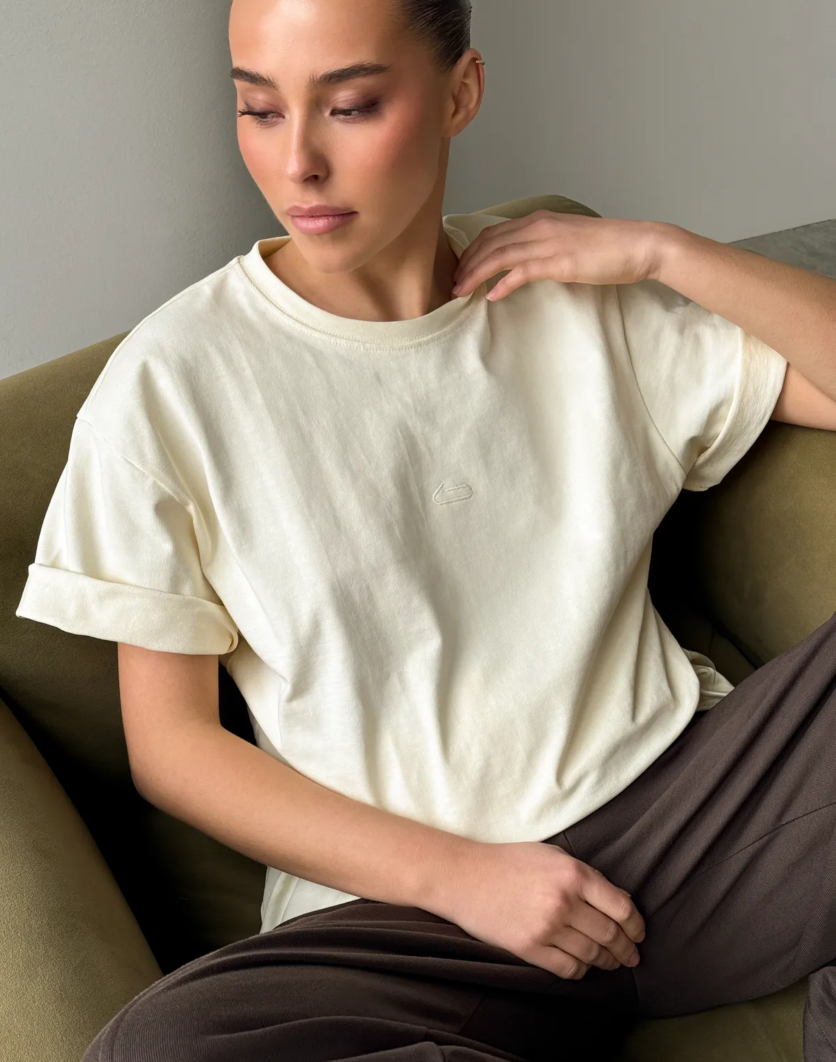 Футболка вільного крою жіноча зі супер щільного котону з логотипом, нюдово жовта - Фото 3