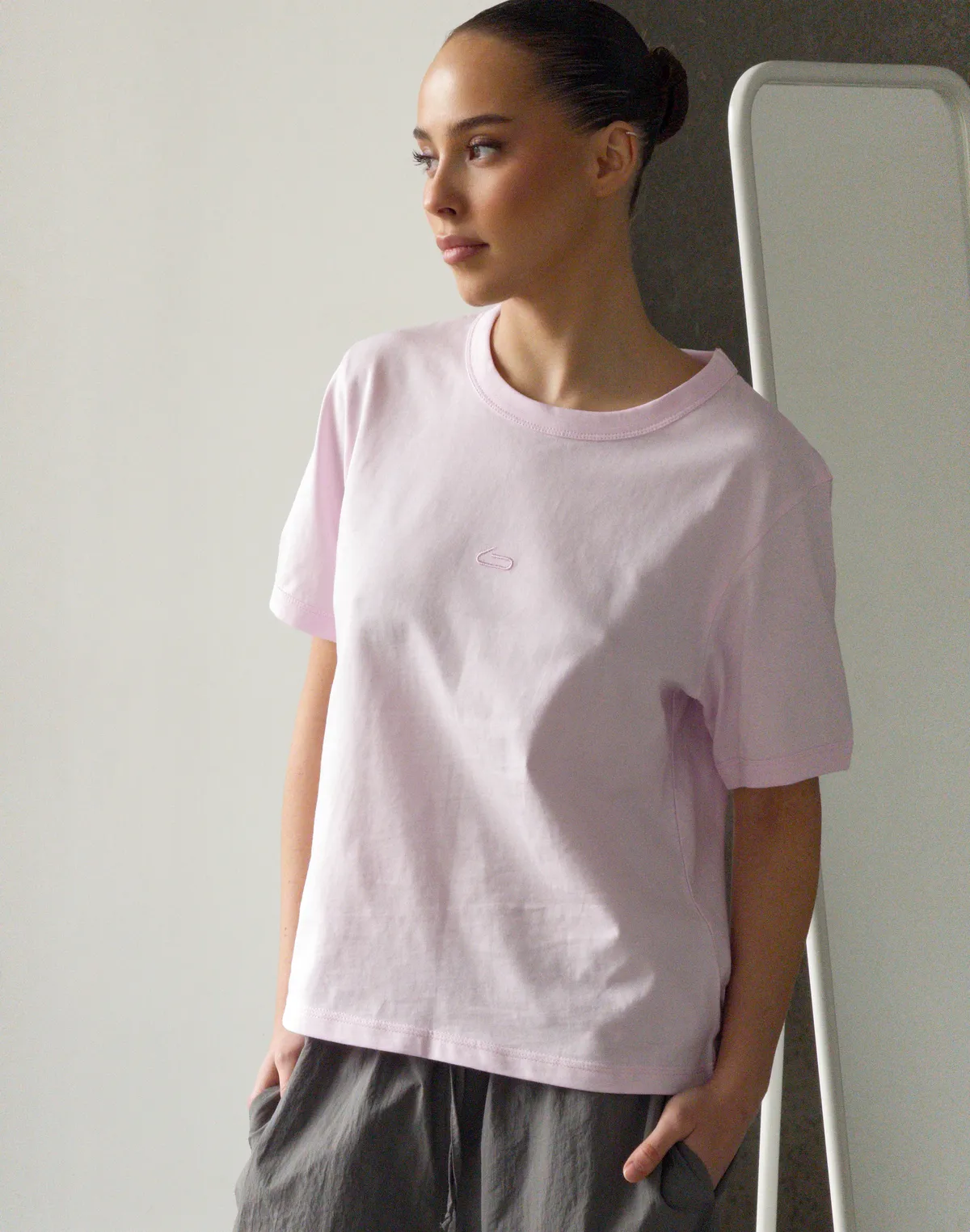 Футболка приталена, рожева - Фото 6