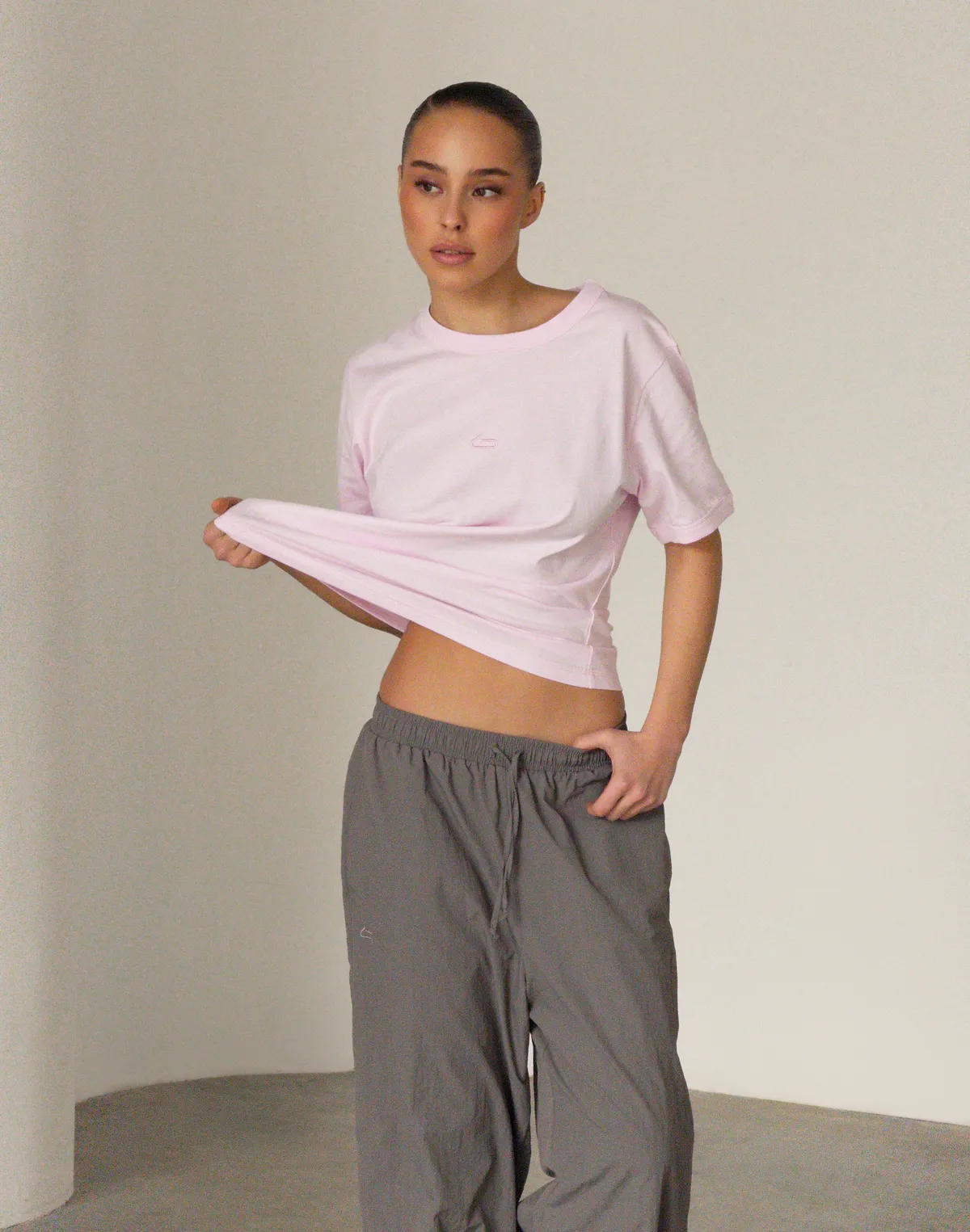 Футболка приталена, рожева - Фото 3