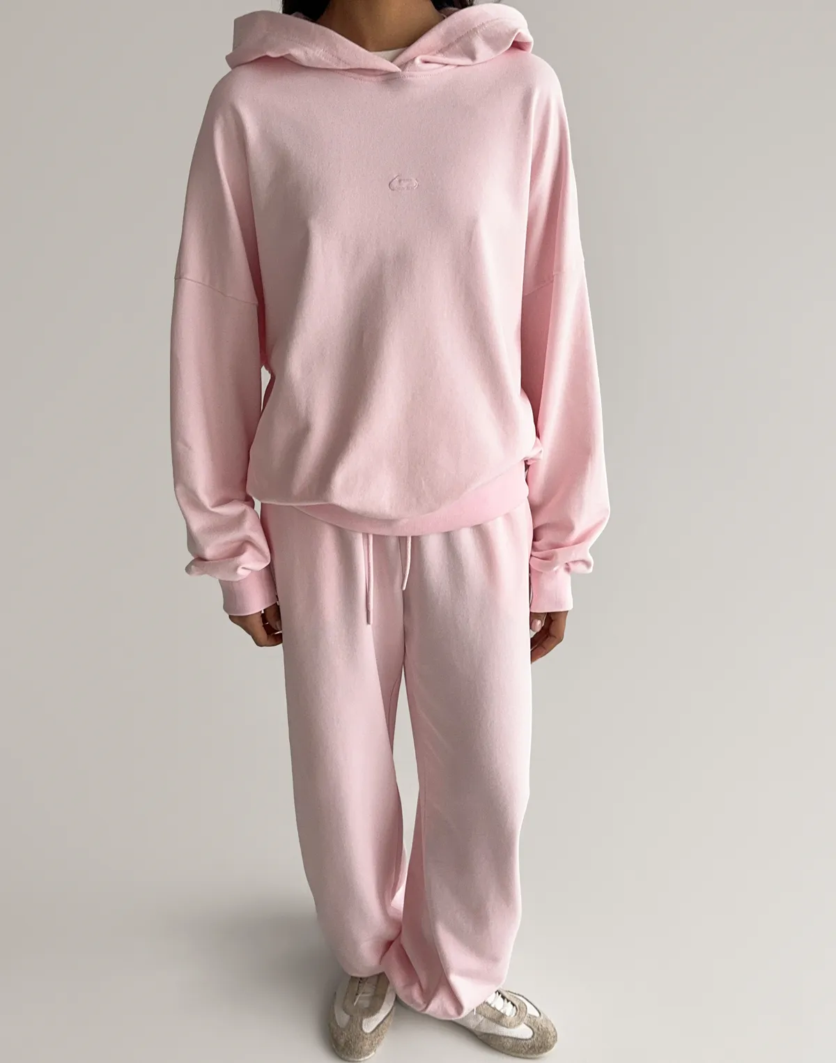 Комплект весняний худі стандартний вкорочений та джогери вільного крою зі шнурком, ніжно рожеві - Фото 1