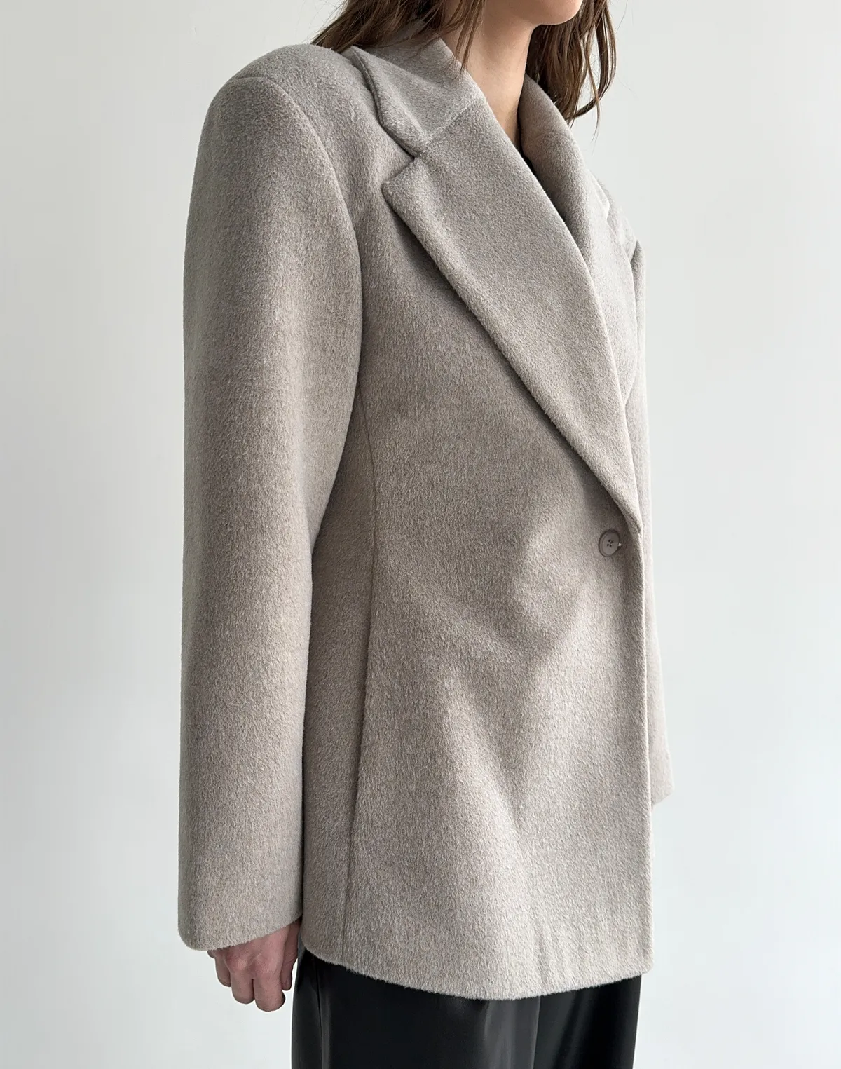 Асиметричне вкорочене пальто приталене, димчасте - Фото 4