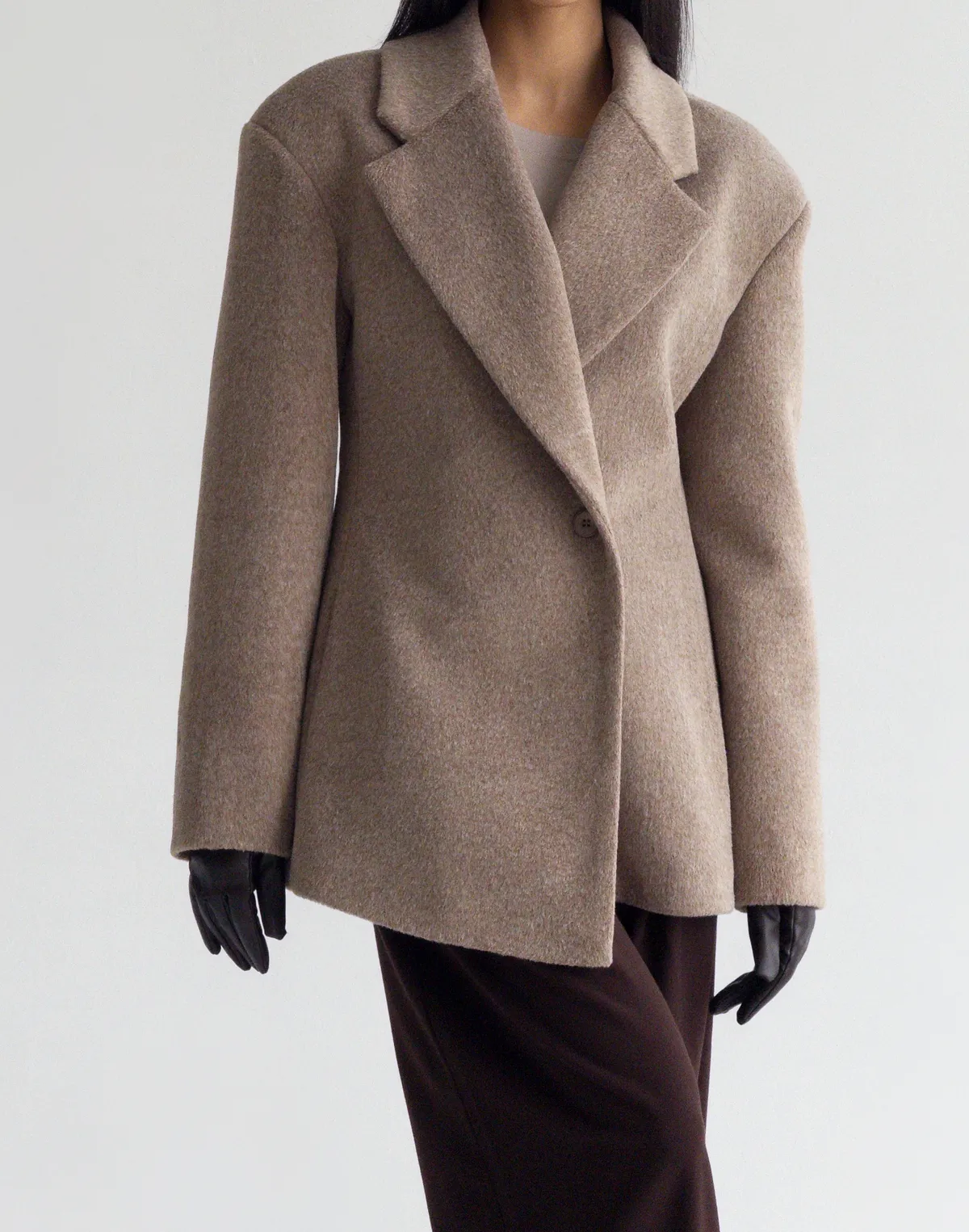 Асиметричне вкорочене пальто приталене, капучіно - Фото 1