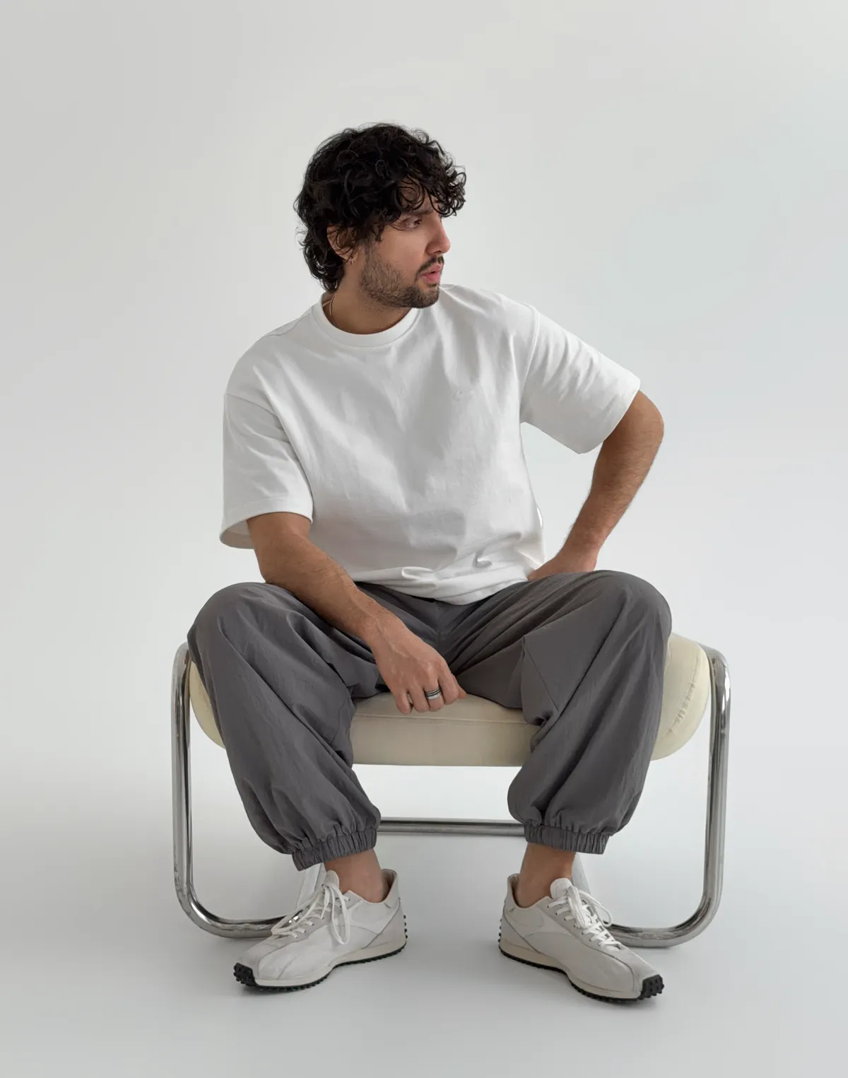 Футболка чоловіча оверсайз зі супер щільного котону з логотипом, екрю - Фото 4