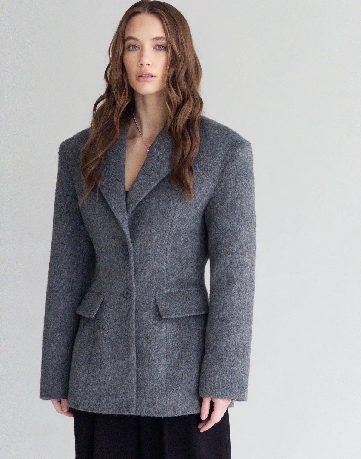 Вкорочене приталене пальто-піджак з бавовною у складі, сіре - Фото 8