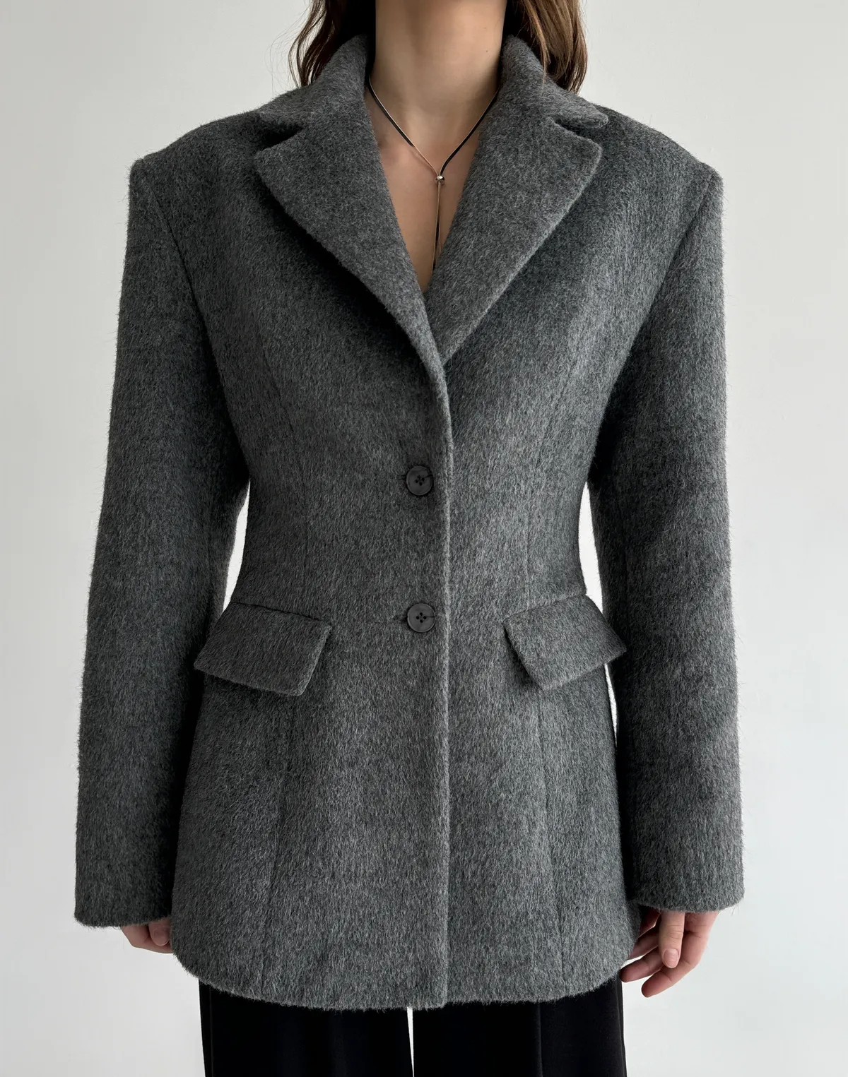 Вкорочене приталене пальто-піджак з бавовною у складі, сіре - Фото 1