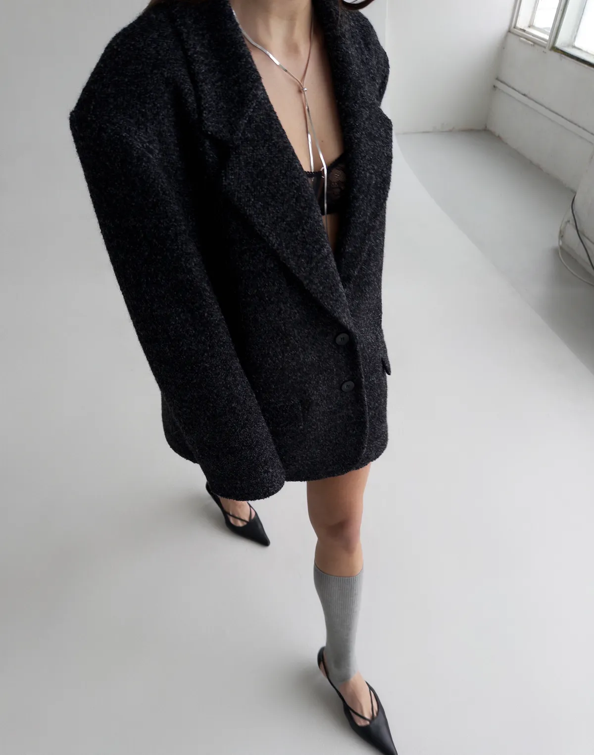 Жакет з вовною у складі вільного крою з пальтової тканини, чорний - Фото 3