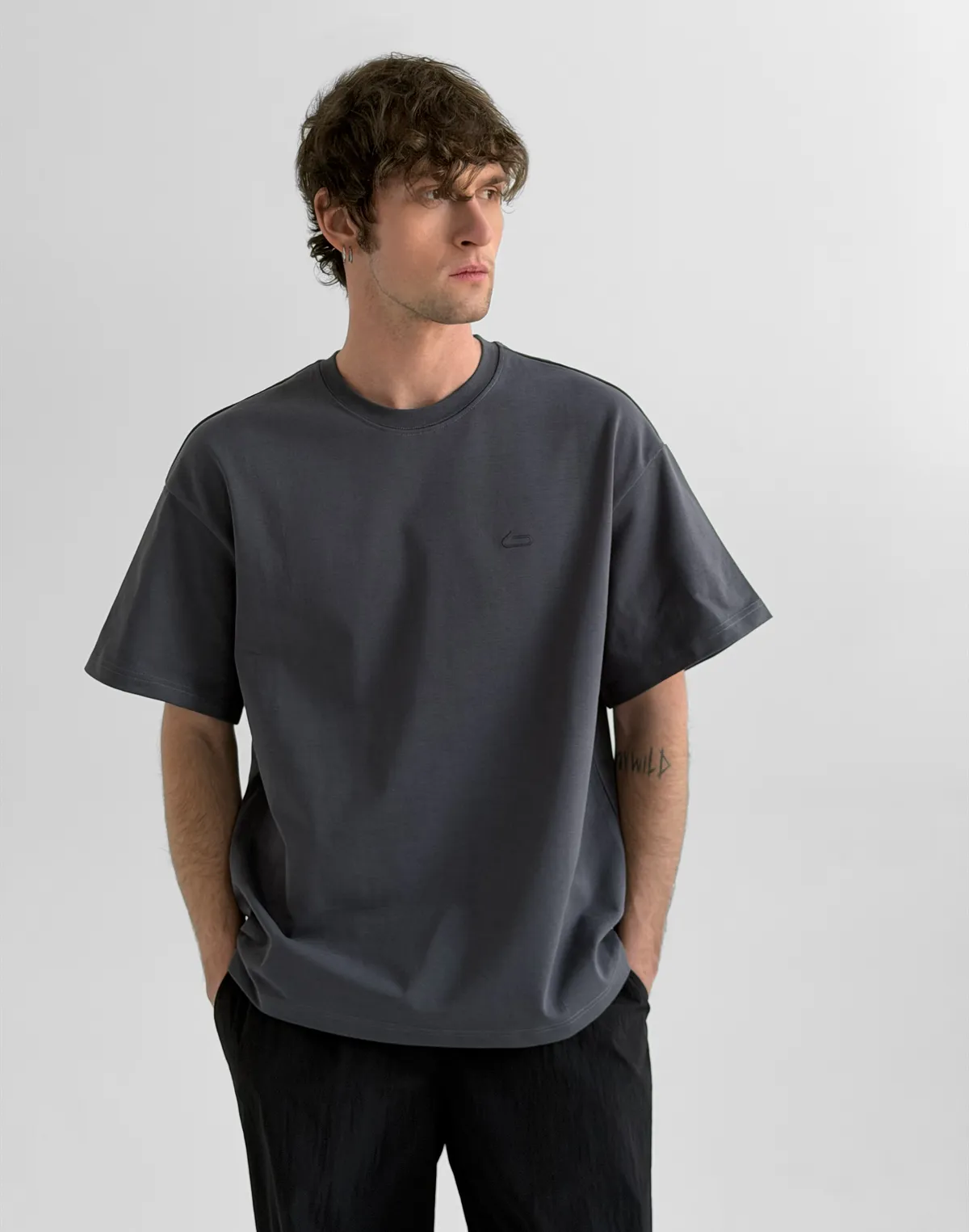 Футболка чоловіча оверсайз зі супер щільного котону з логотипом, графітова - Фото 4