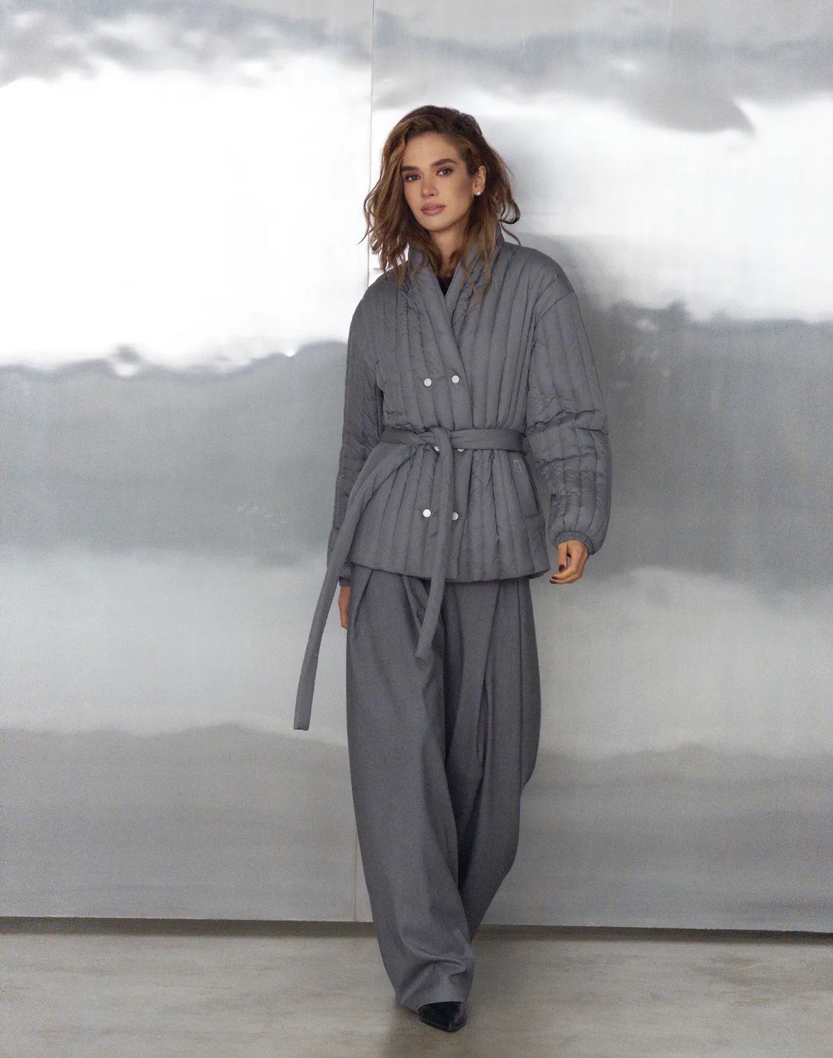 Повсякденний образ із двухсторонньою курткою та штанами у стилі baggi - Фото 8