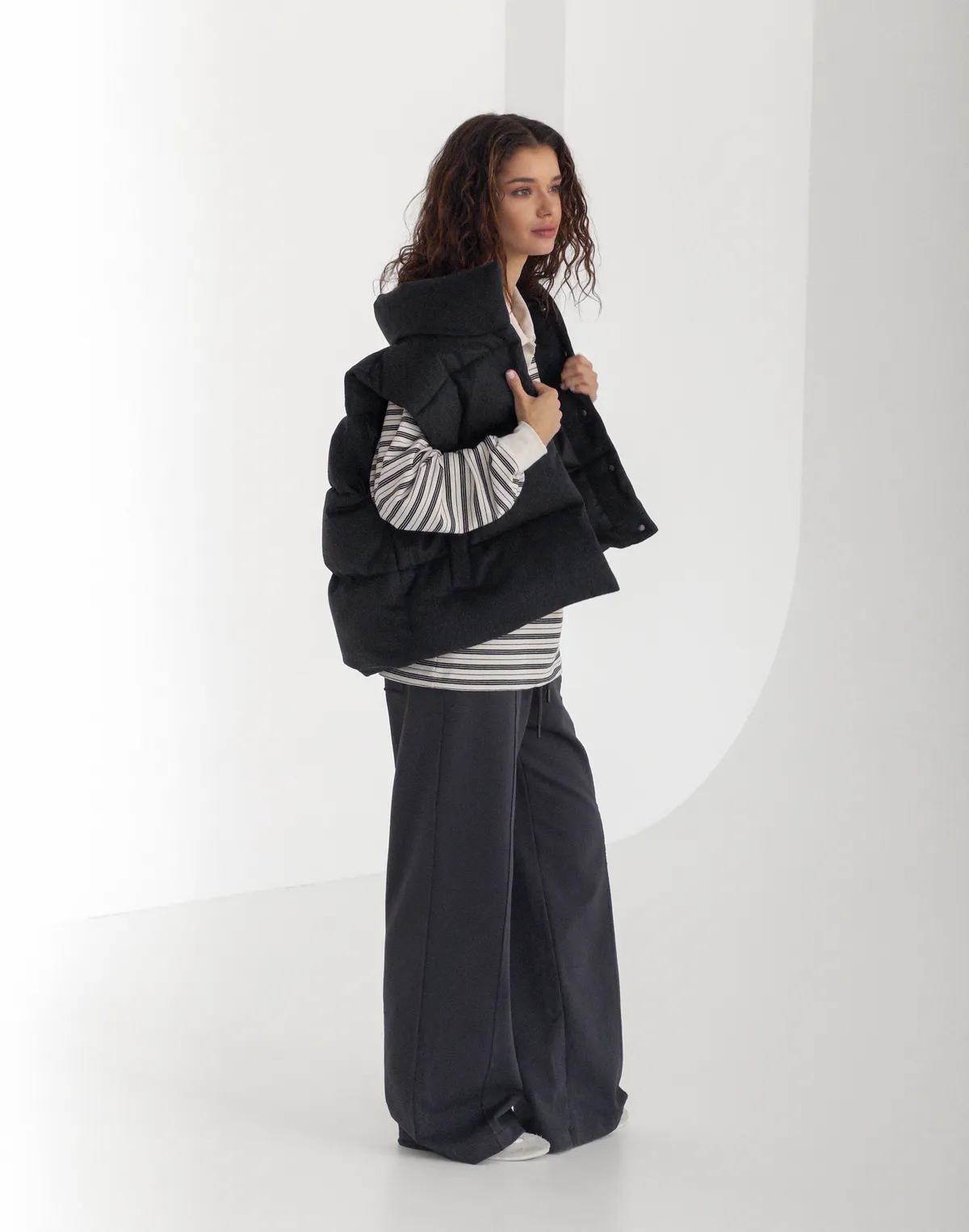 Жилетка з ефектом пальтової тканини з 70% вовни у складі, антрацит - Фото 4