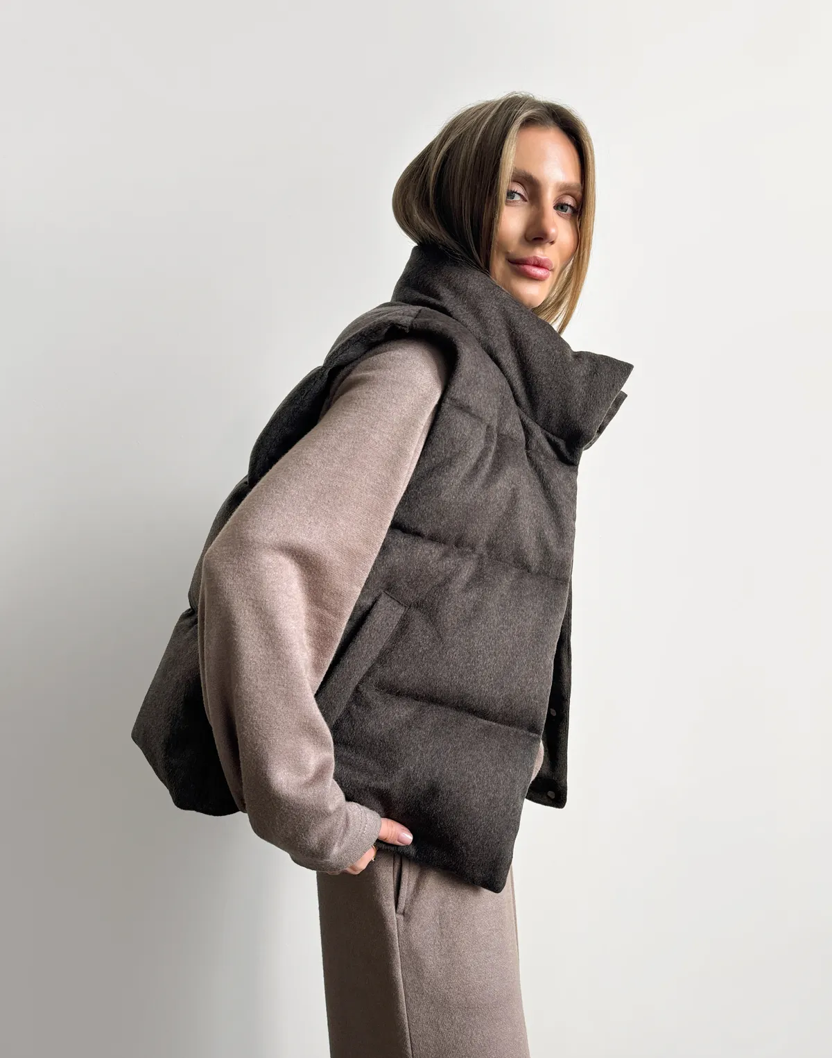 Жилетка з ефектом пальтової тканини з 70% вовни у складі, темний шоколад - Фото 8