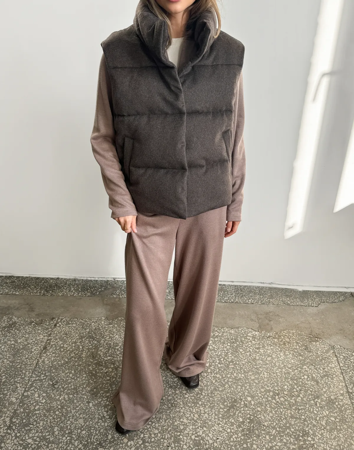 Жилетка з ефектом пальтової тканини з 70% вовни у складі, темний шоколад - Фото 5