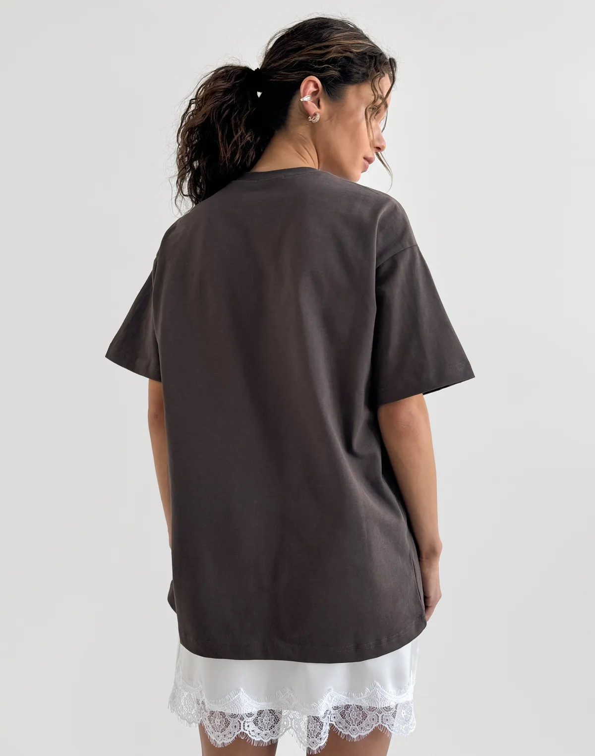 Футболка жіноча зі супер щільного котону оверсайз з логотипом, темний шоколад - Фото 2