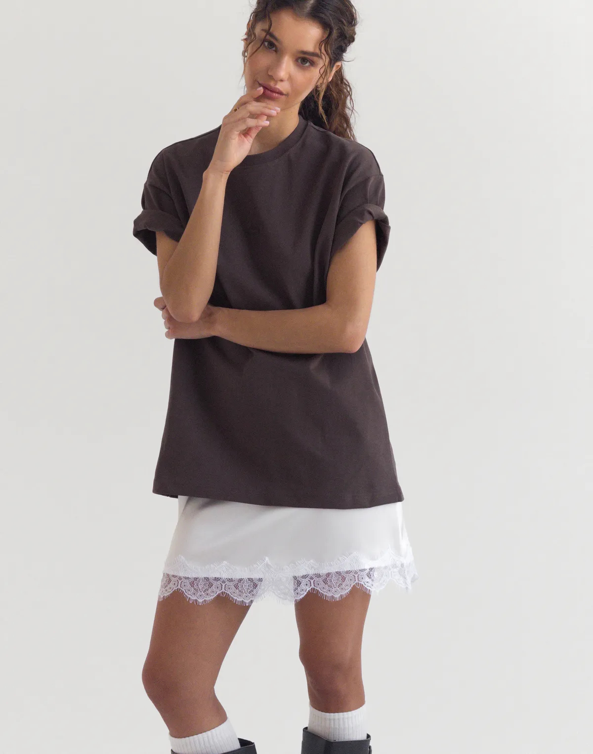 Футболка жіноча зі супер щільного котону оверсайз з логотипом, темний шоколад - Фото 6