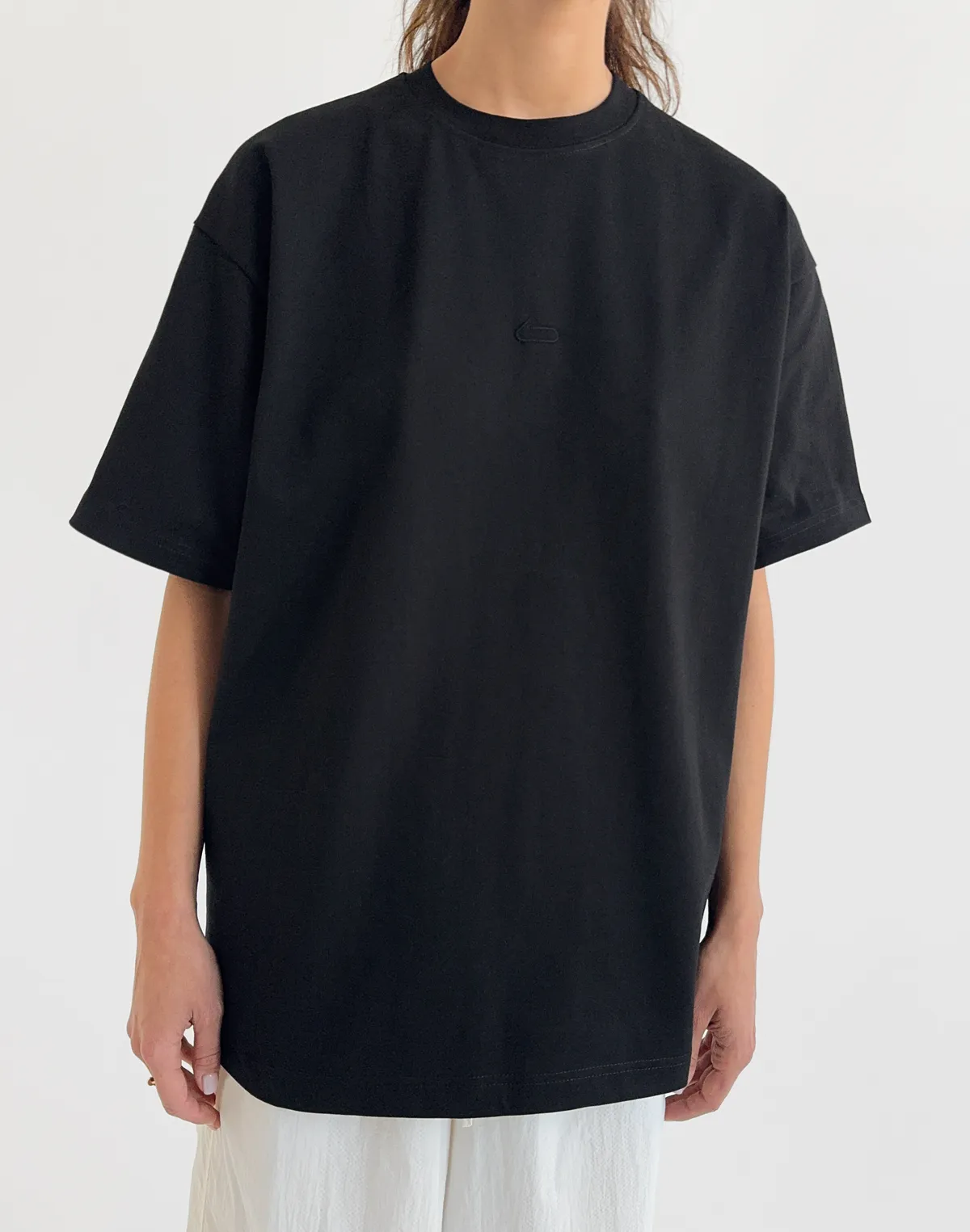 Футболка жіноча зі супер щільного котону оверсайз з логотипом, чорна - Фото 1