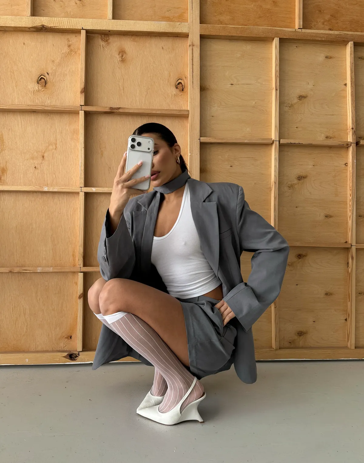 Шорти текстильні базові з високою посадкою, сірі - Фото 6