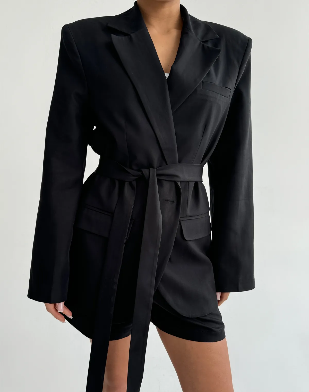 Жакет приталений з поясом текстильний, чорний - Фото 1