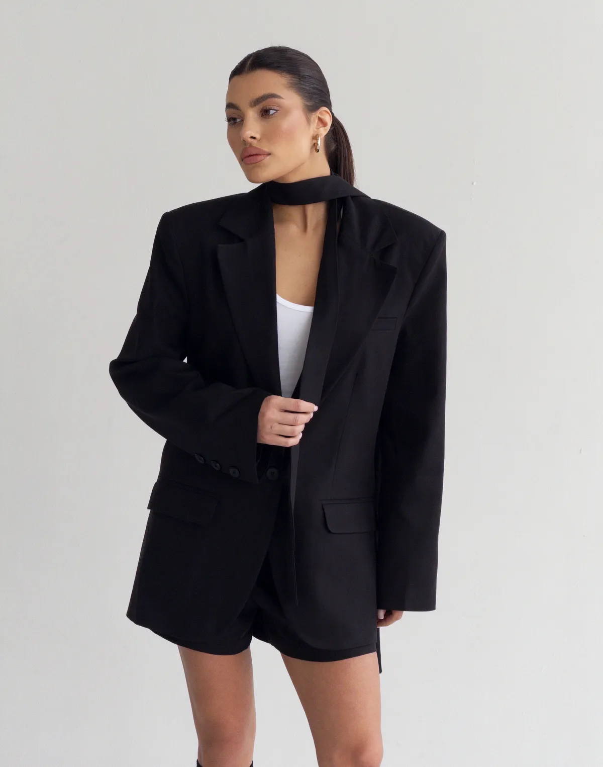 Жакет приталений з поясом текстильний, чорний - Фото 4