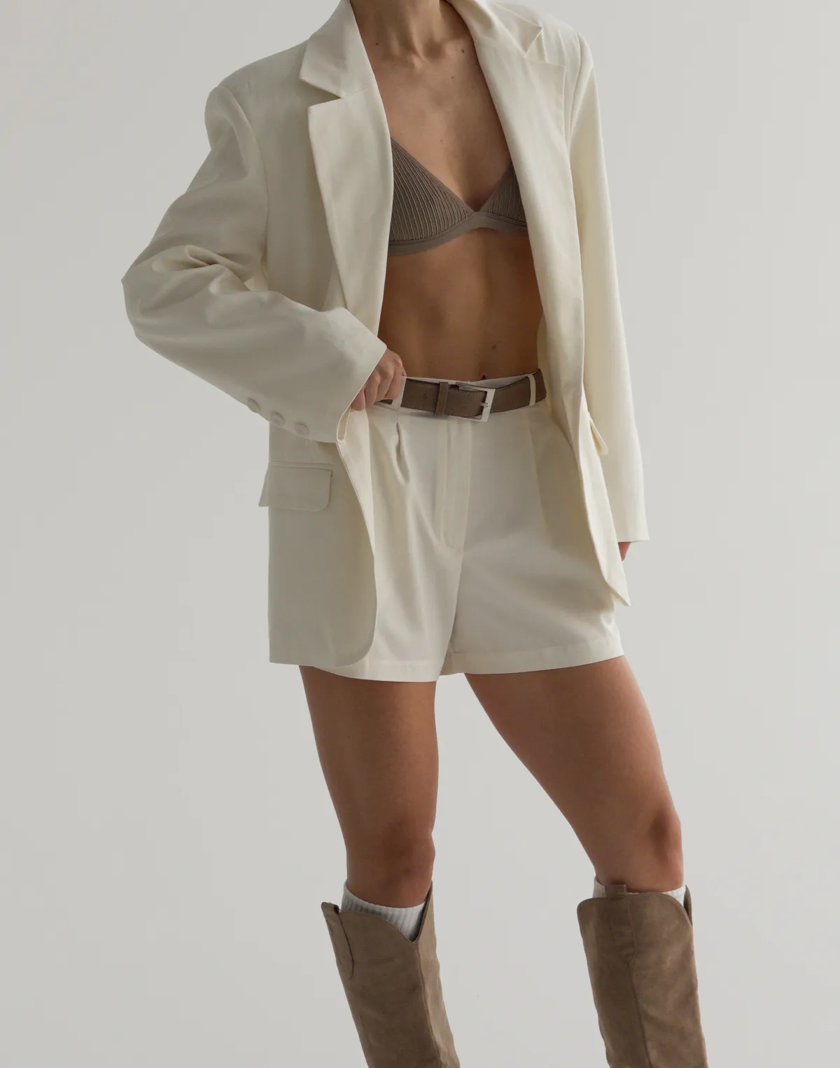 Шорти текстильні базові з високою посадкою, молочні - Фото 3