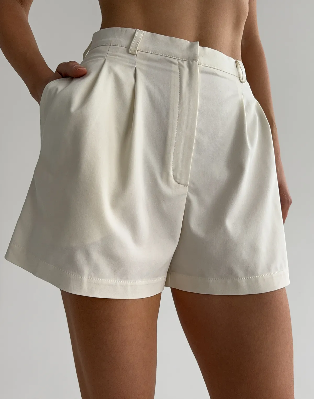 Шорти текстильні базові з високою посадкою, молочні - Фото 1