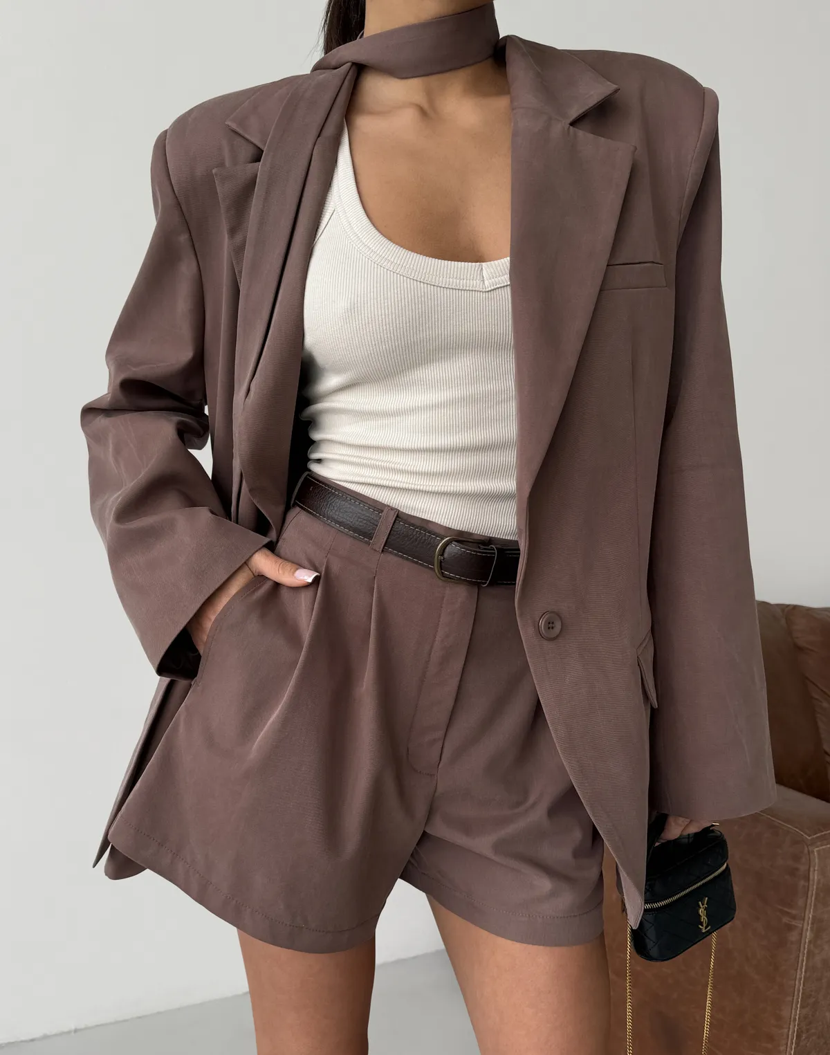 Шорти текстильні базові з високою посадкою, коричневі - Фото 7