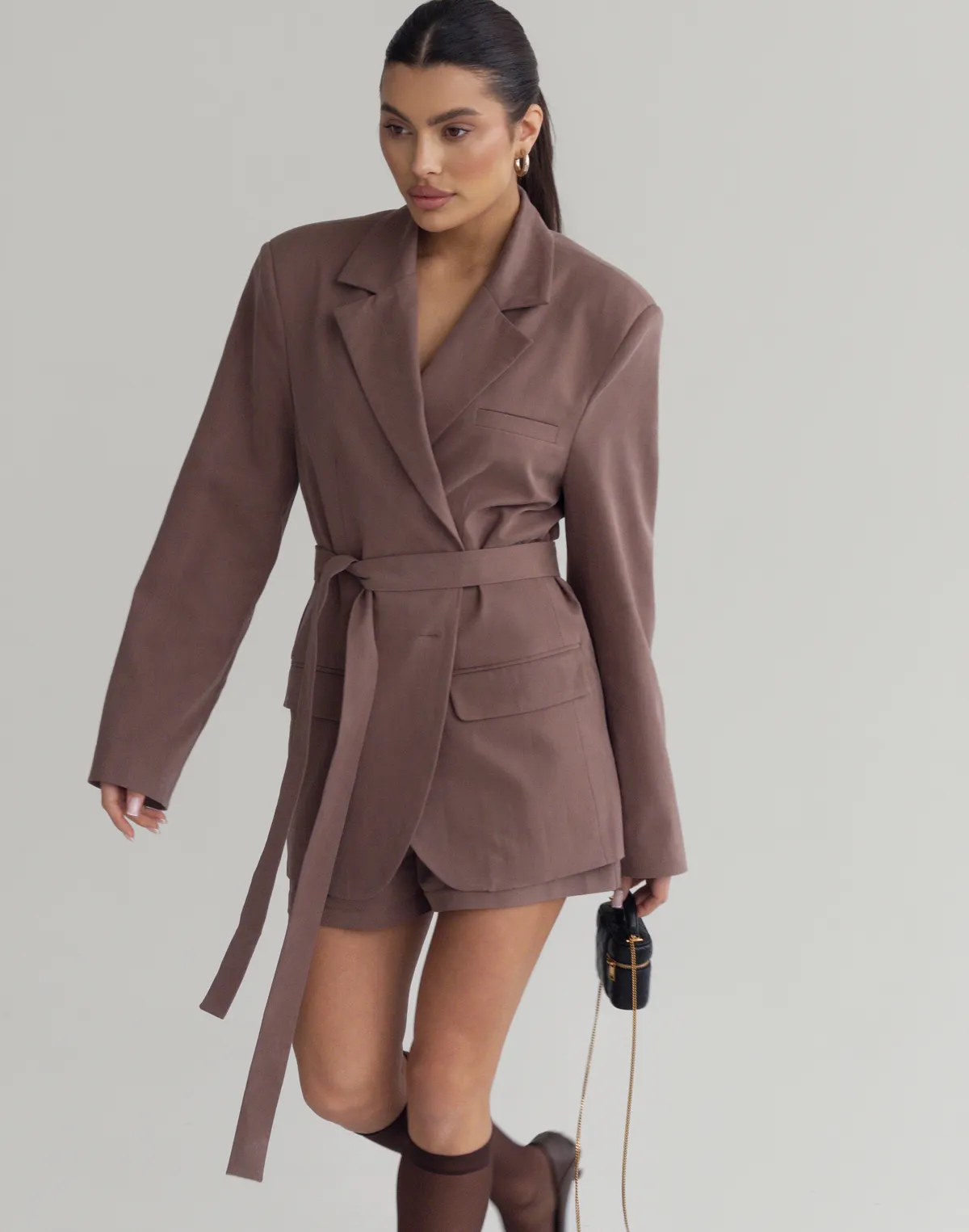 Жакет приталений з поясом текстильний, коричневий - Фото 4