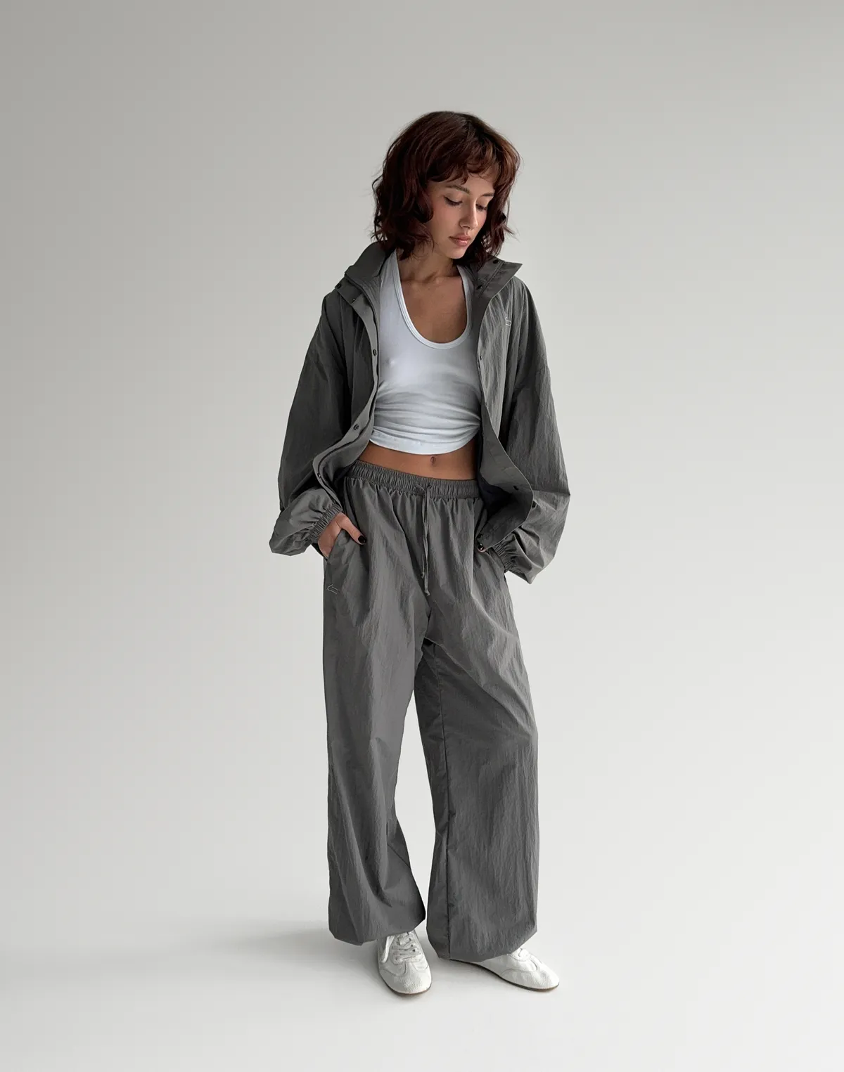 Джогери з плащової тканини з ефектом пом'ятості, графіт - Фото 4