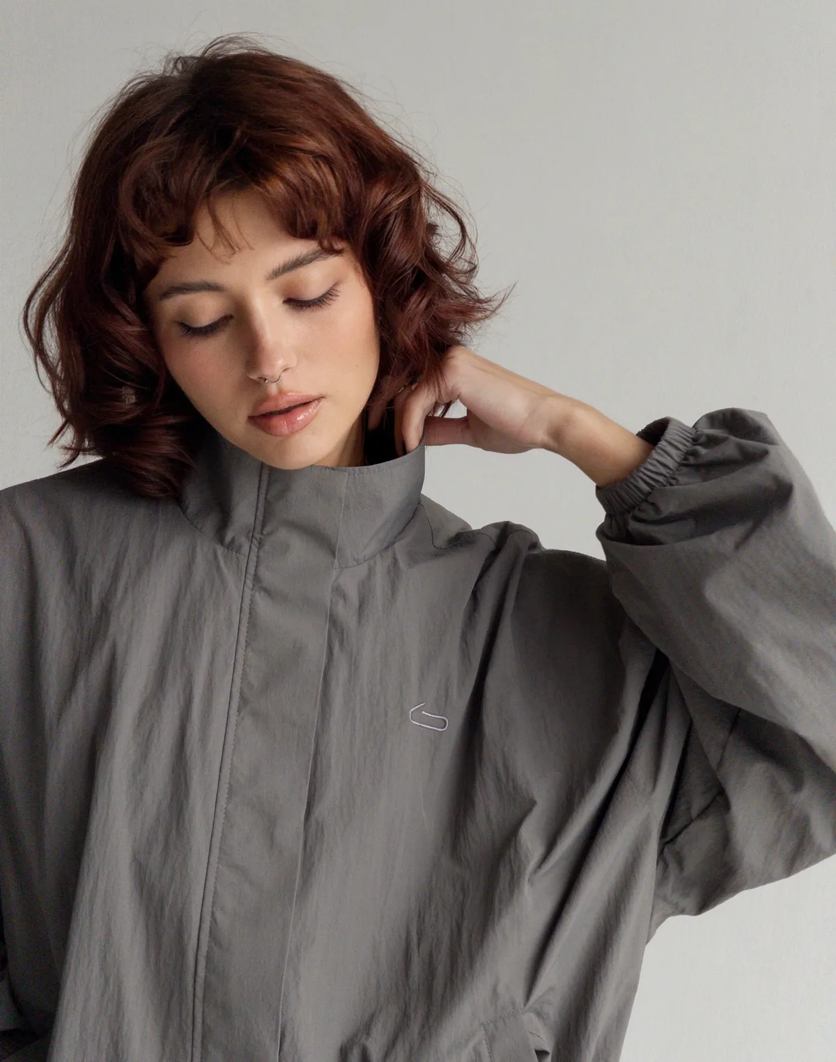 Зіпер вільного крою з плащової тканини з ефектом пом'ятості, графіт - Фото 7