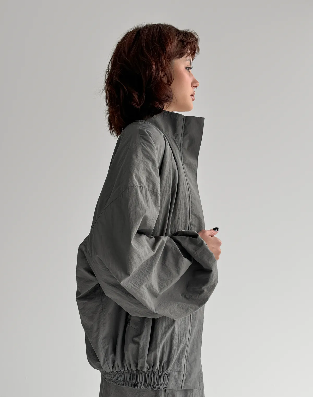 Зіпер вільного крою з плащової тканини з ефектом пом'ятості, графіт - Фото 6