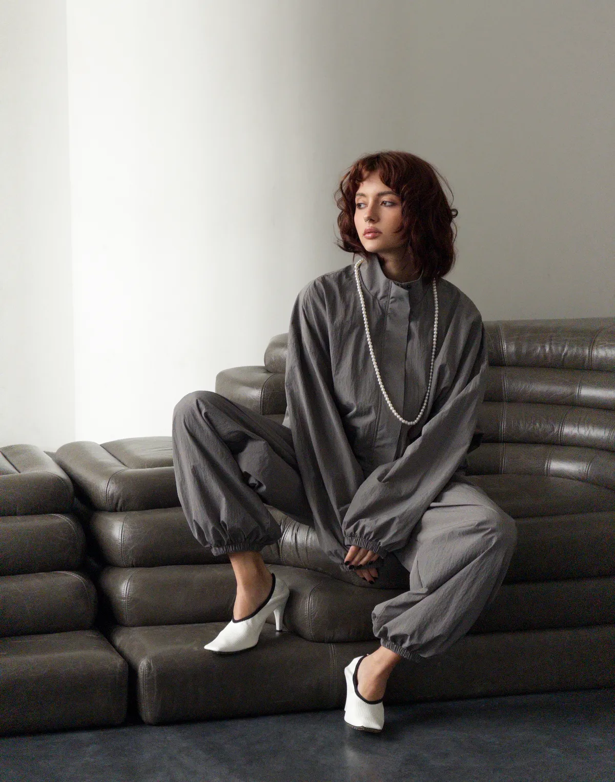 Зіпер вільного крою з плащової тканини з ефектом пом'ятості, графіт - Фото 5