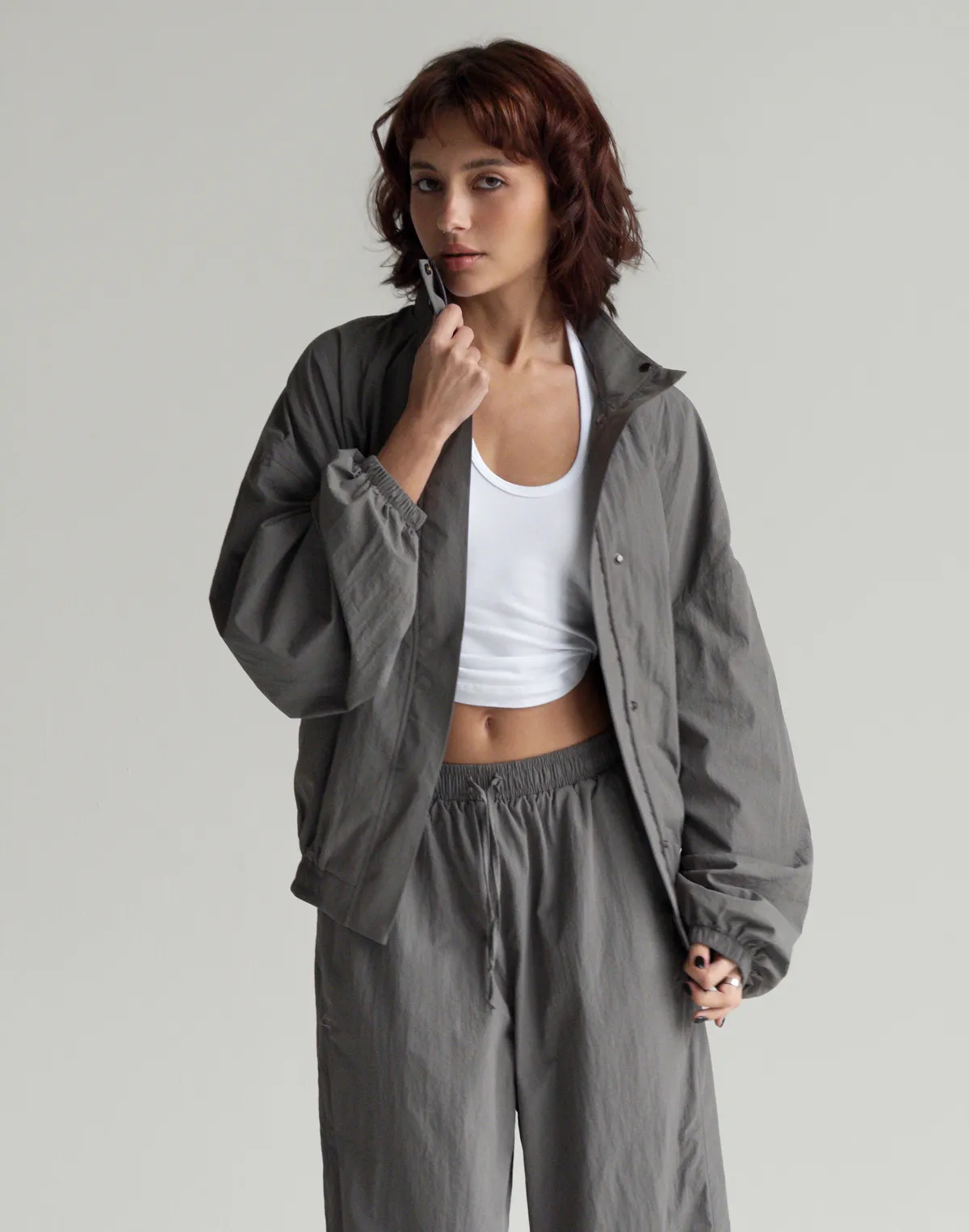 Зіпер вільного крою з плащової тканини з ефектом пом'ятості, графіт - Фото 4