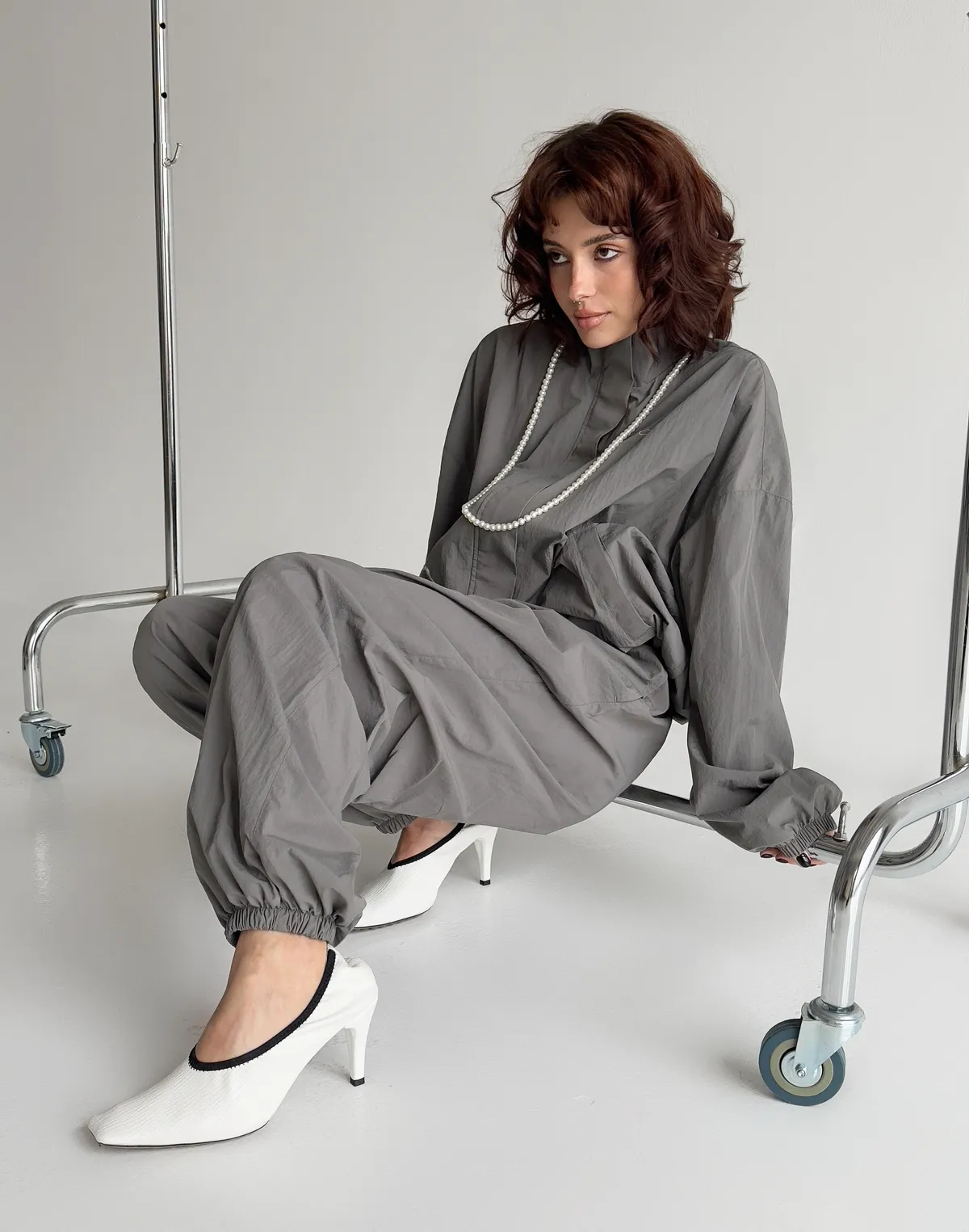 Комплект з плащової тканини з ефектом пом'ятості зіпер вільного крою та джогери, графіт - Фото 3