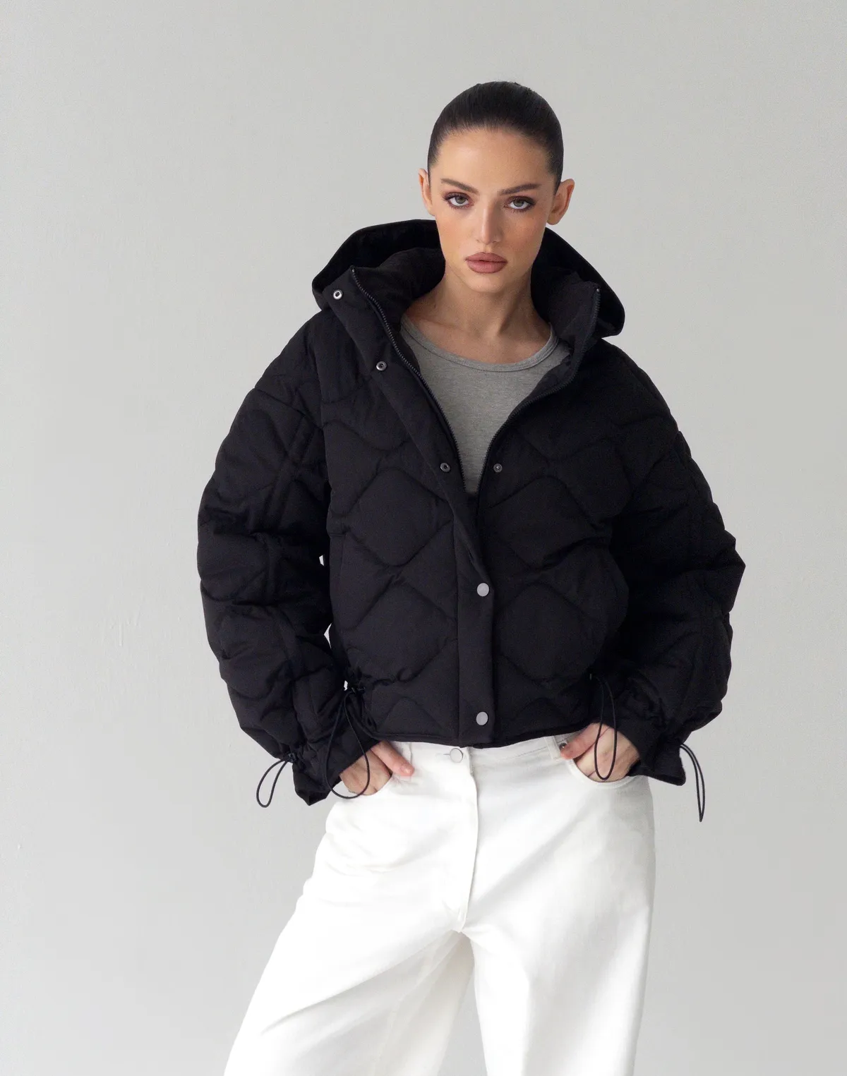 Куртка жіноча з декоративною стьожкою, чорна - Фото 8