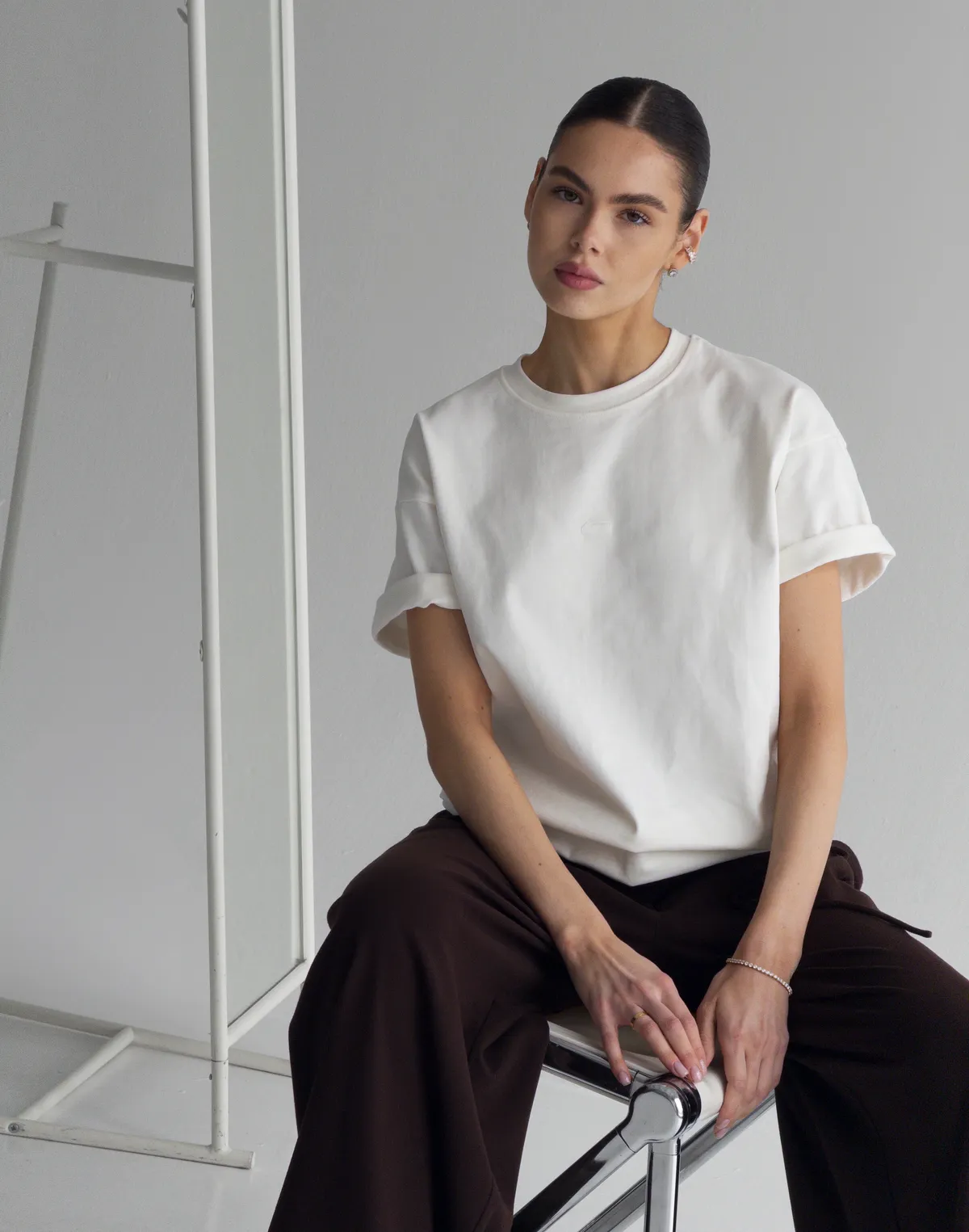 Футболка жіноча зі супер щільного котону оверсайз з логотипом, екрю - Фото 7