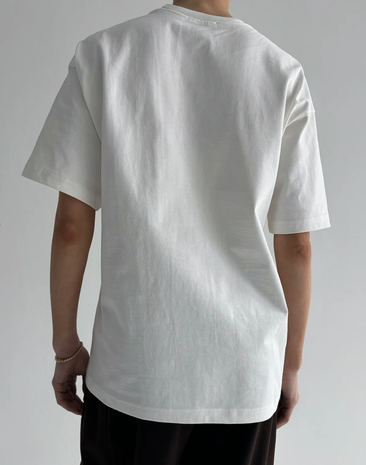 Футболка жіноча зі супер щільного котону оверсайз з логотипом, екрю - Фото 2